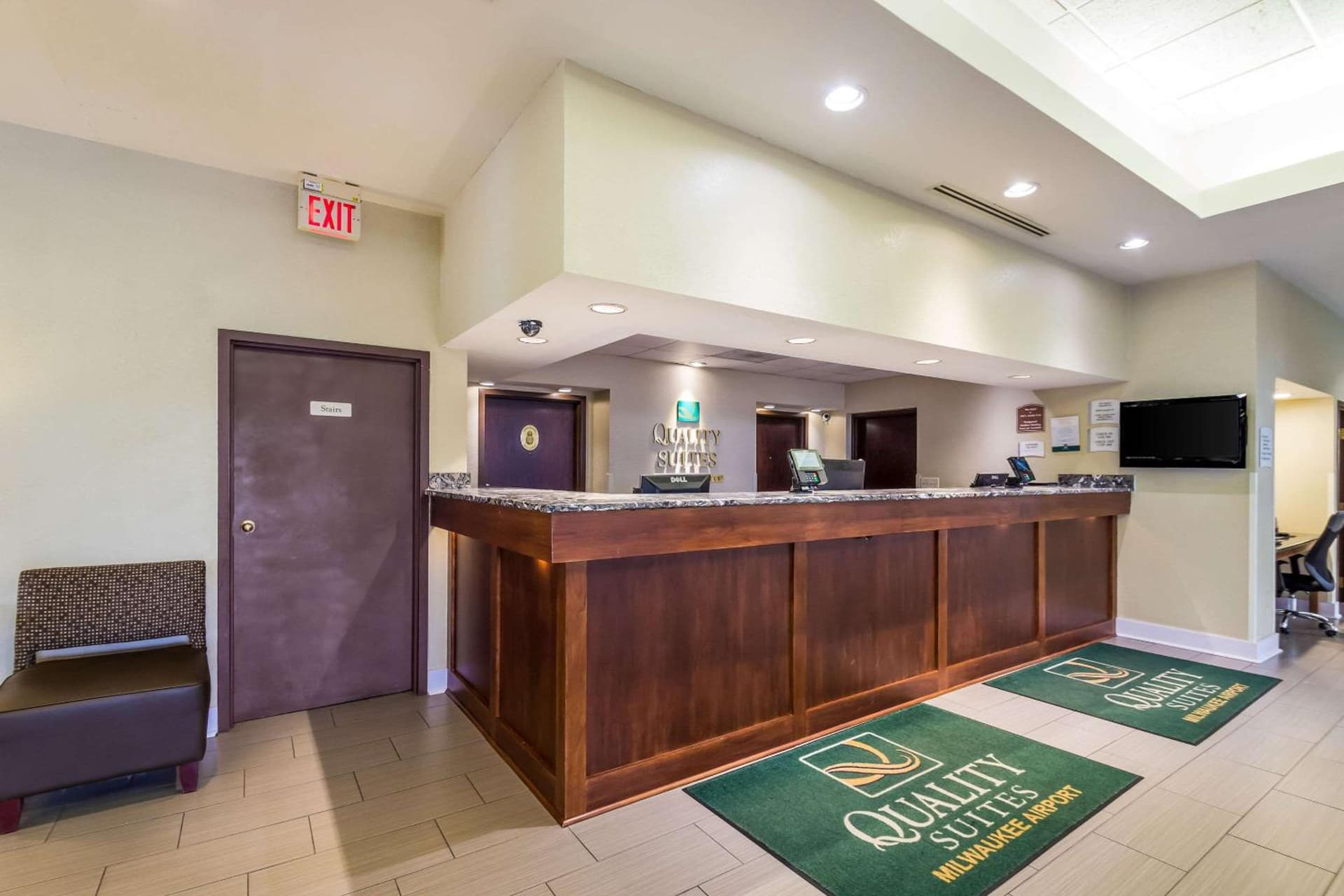 Quality Suites Milwaukee Airport property views in Milwaukee, WI — gallery photo 3