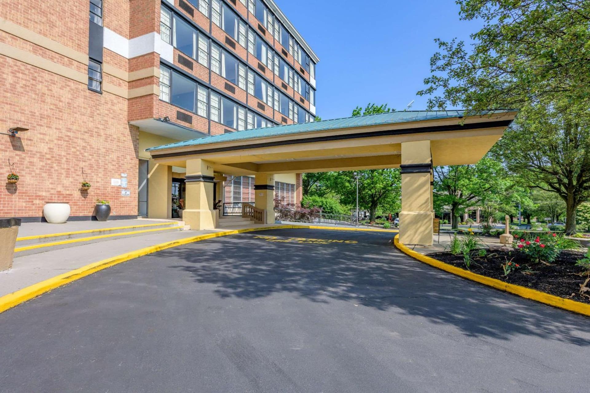 Inn at Lebanon - Hershey & Manheim area featured exterior or lobby in Lebanon, PA — similar hotel