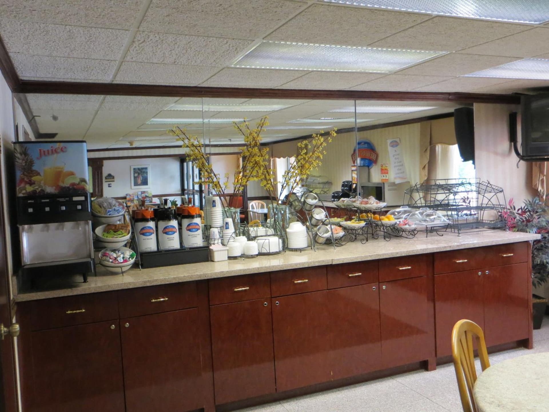 Kalamazoo Hotel interior in Kalamazoo, MI — gallery photo 2