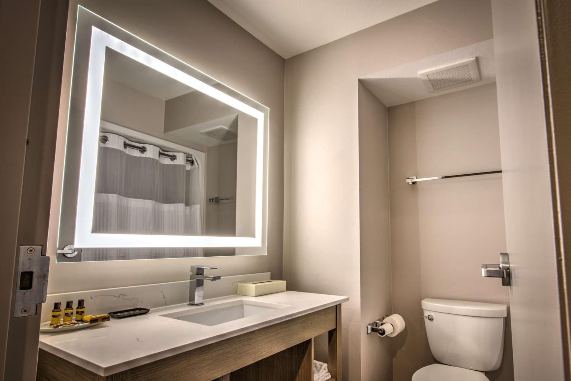 Best Western Plus Media Center Inn & Suites gallery photo in Burbank, CA — image 16