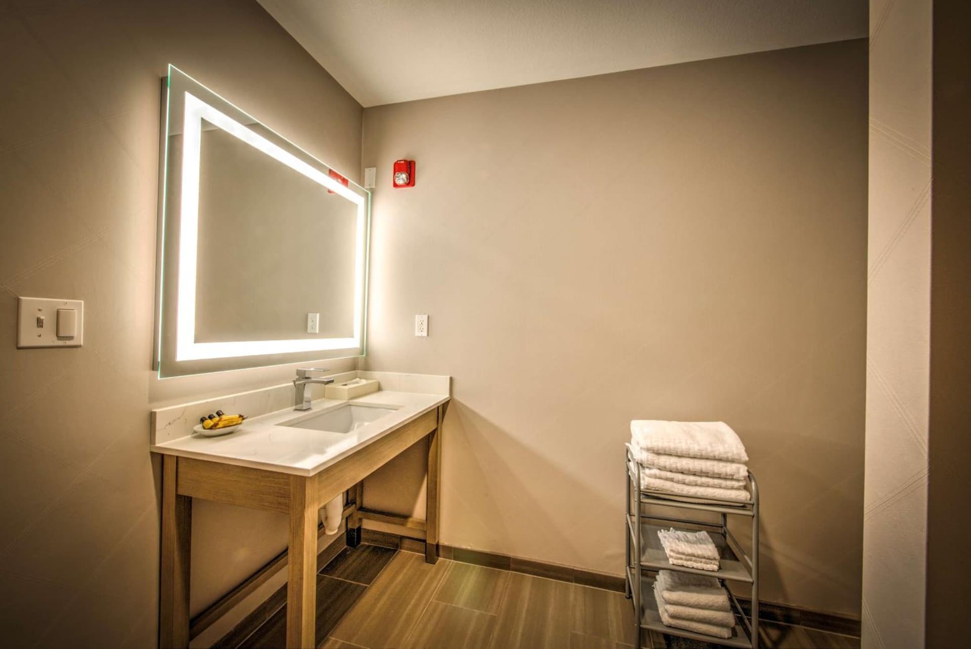 Best Western Plus Media Center Inn & Suites gallery photo in Burbank, CA — image 34