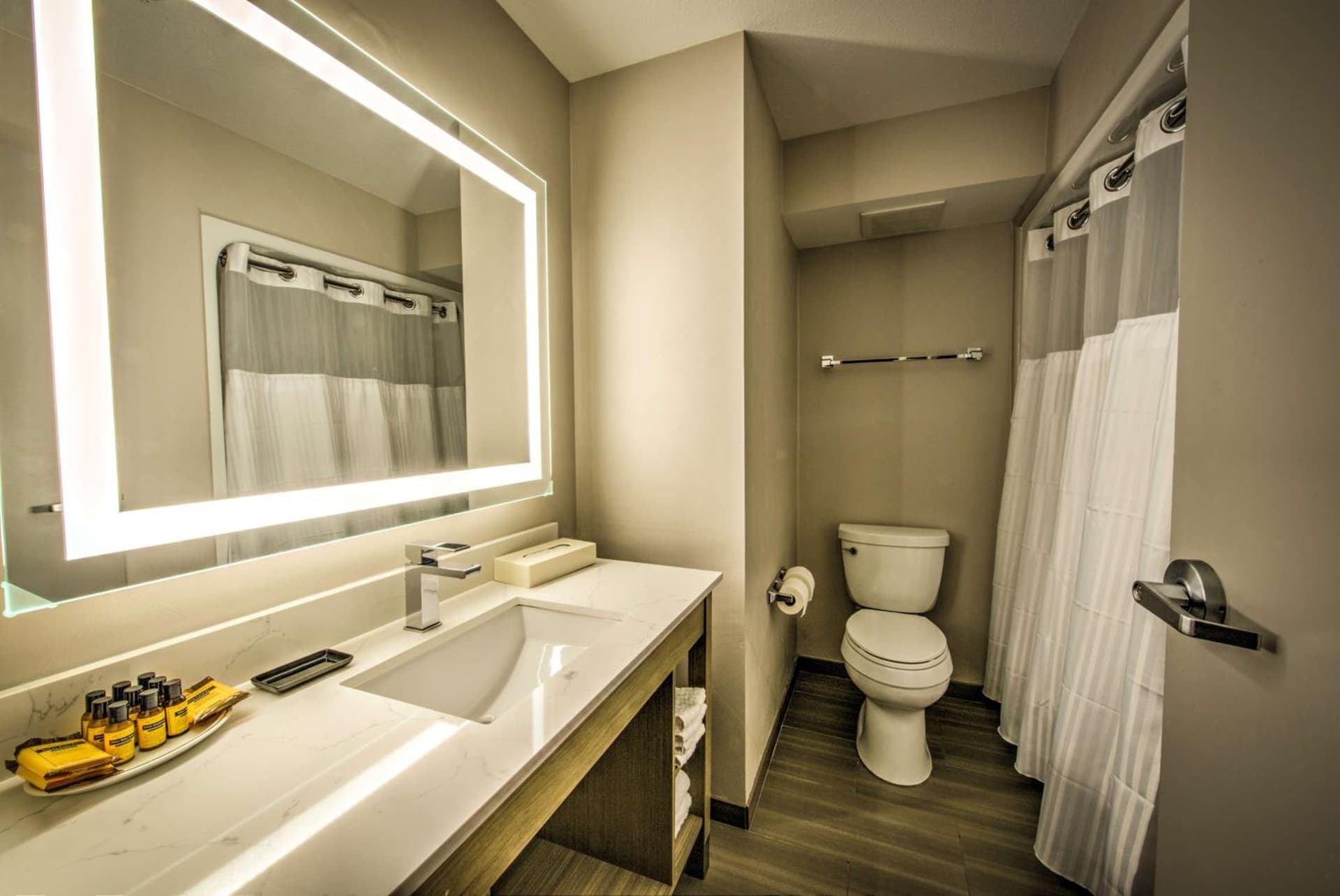Best Western Plus Media Center Inn & Suites gallery photo in Burbank, CA — image 18