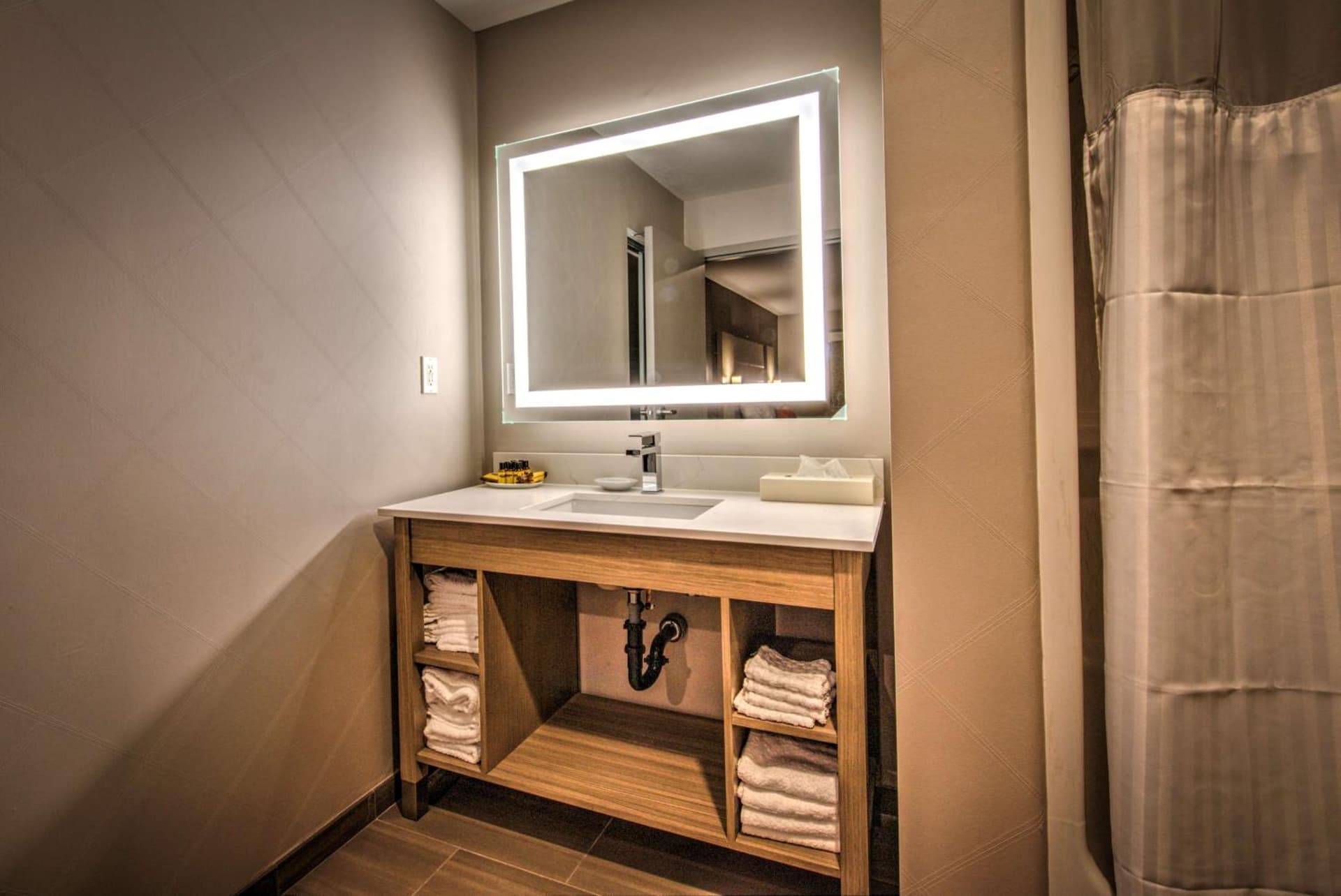 Best Western Plus Media Center Inn & Suites gallery photo in Burbank, CA — image 33