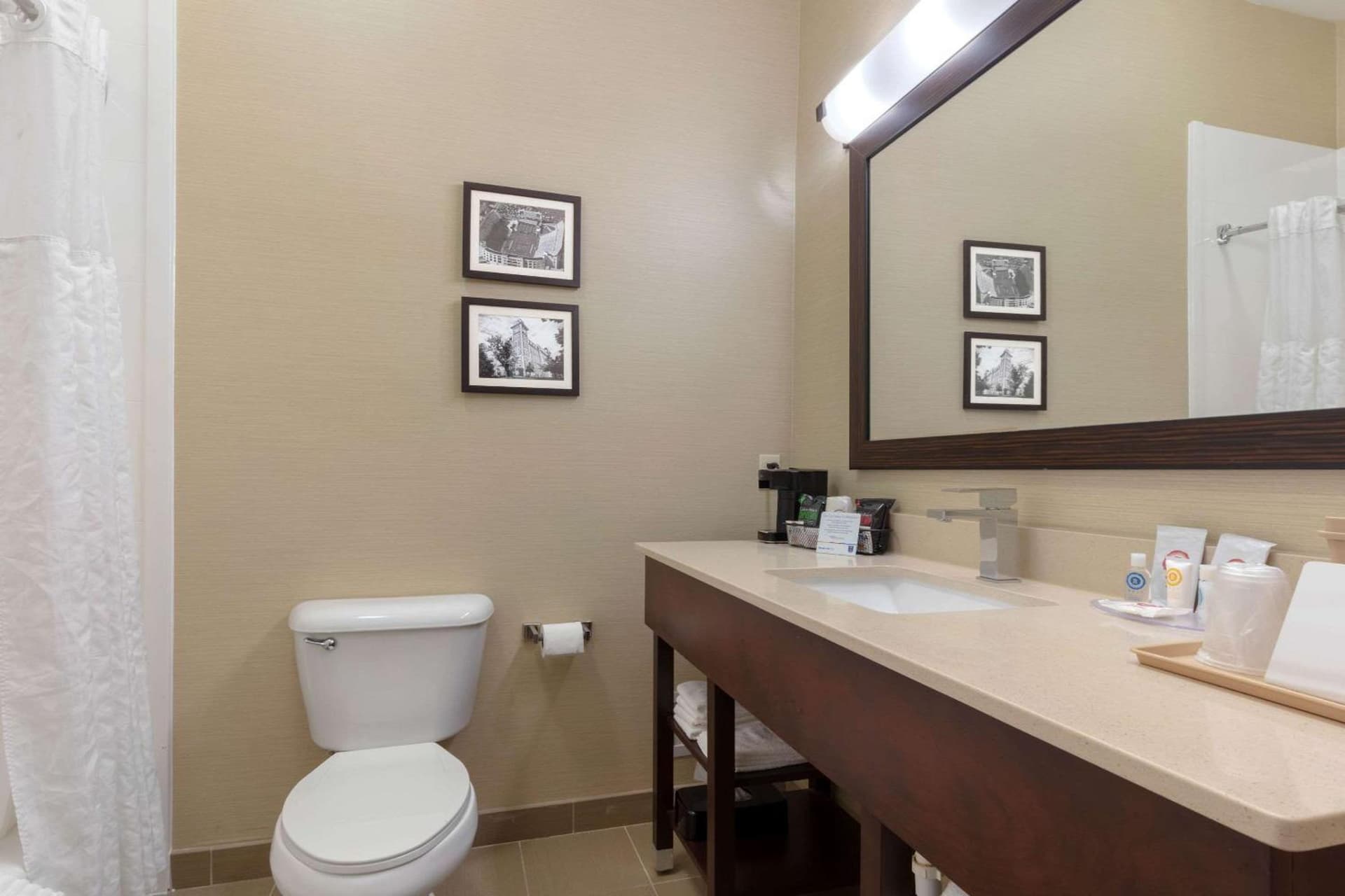Comfort Inn & Suites Fayetteville-University Area gallery photo in Fayetteville, AR — image 21