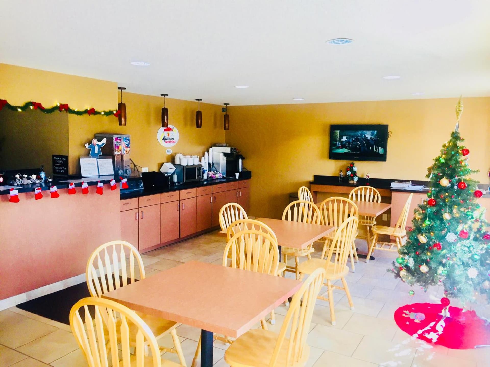 Super 8 by Wyndham Radcliff Ft. Knox Area property views in Radcliff, KY — gallery photo 3