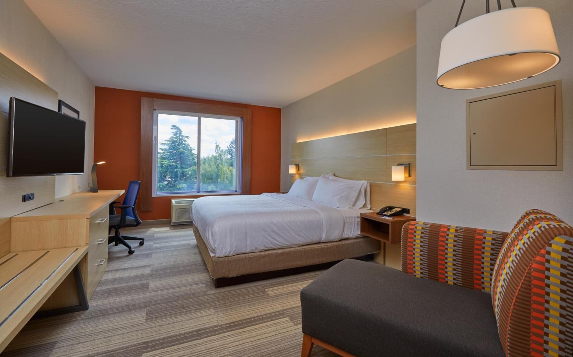 Holiday Inn Express : Eugene - Springfield by IHG interior in Springfield, OR — gallery photo 2