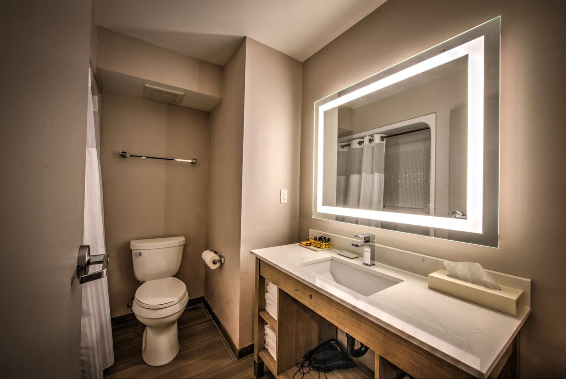 Best Western Plus Media Center Inn & Suites gallery photo in Burbank, CA — image 13