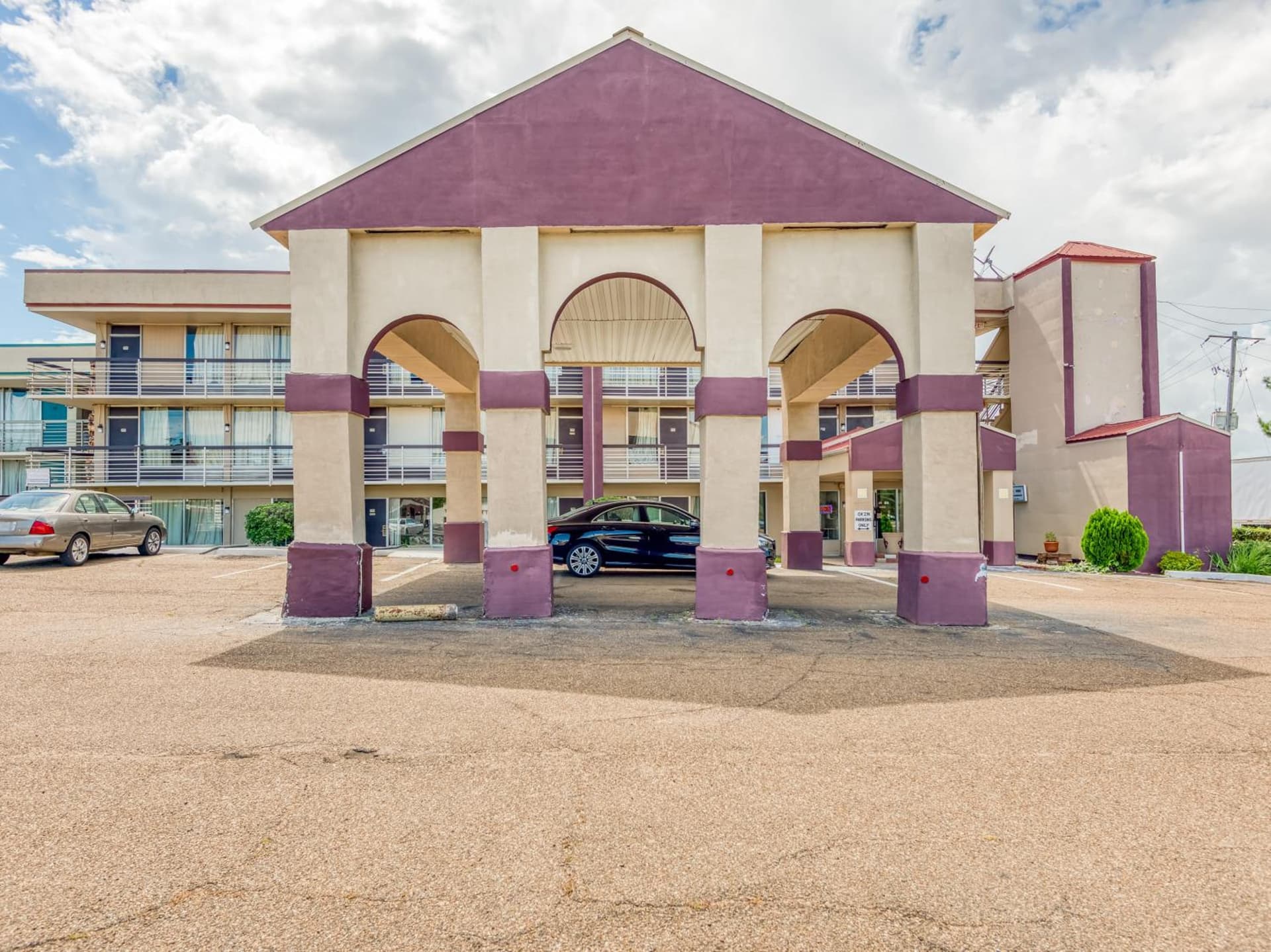 OYO Hotel Jackson North I-55 featured exterior or lobby in Jackson, MS — similar hotel