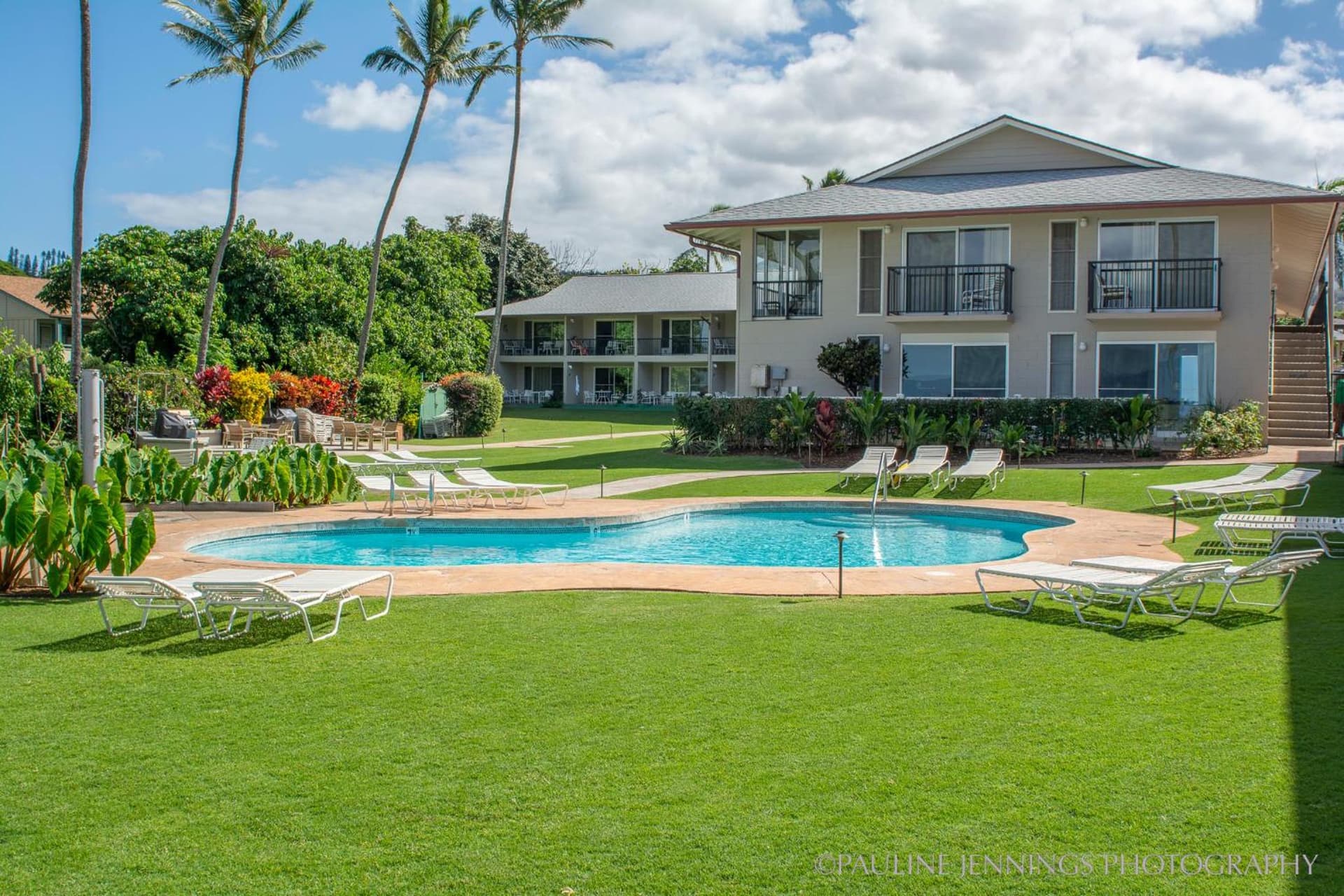 Nāpili Surf Beach Resort by Castle interior in Lahaina, HI — gallery photo 2