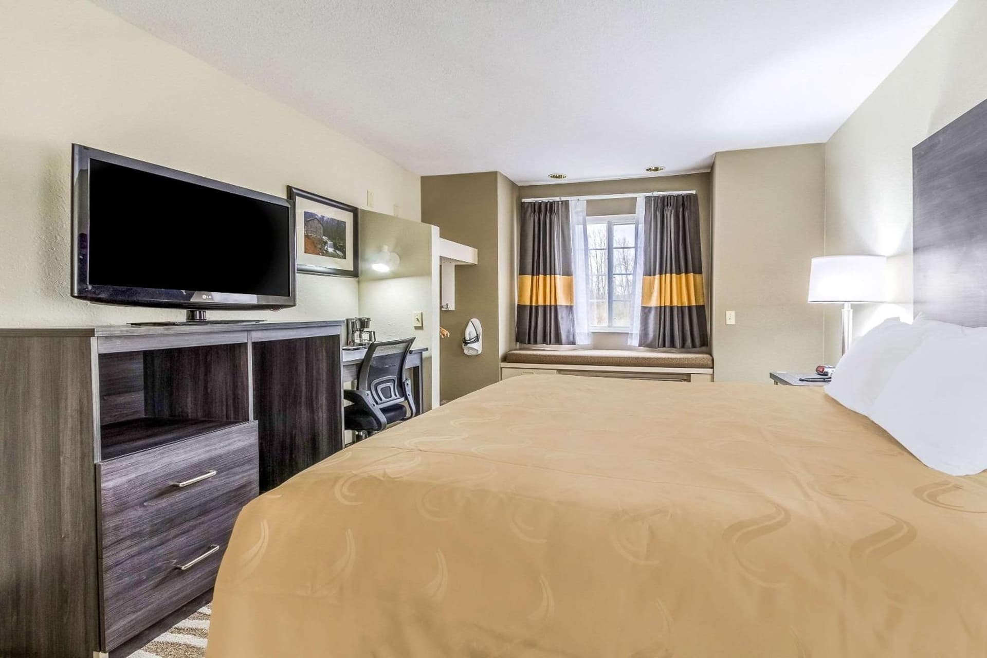 Quality Inn & Suites North Lima - Boardman gallery photo in North Lima, OH — image 39