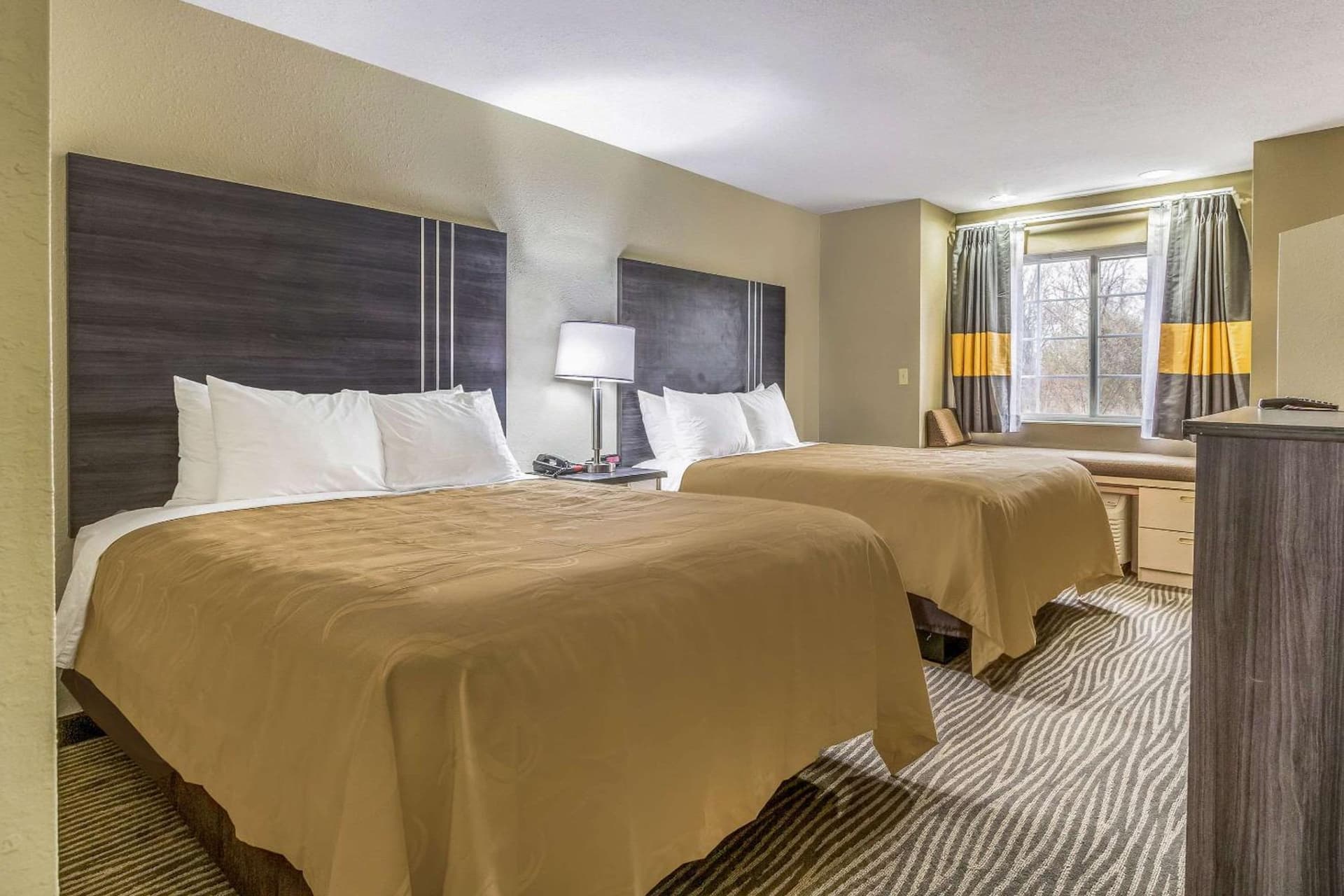 Quality Inn & Suites North Lima - Boardman interior in North Lima, OH — gallery photo 2