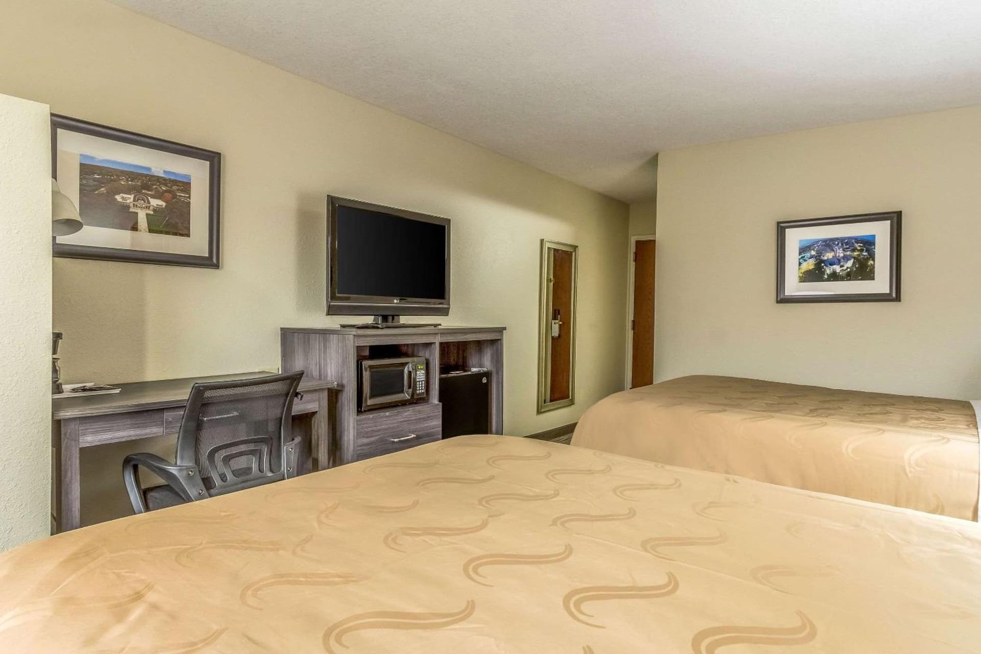 Quality Inn & Suites North Lima - Boardman property views in North Lima, OH — gallery photo 3