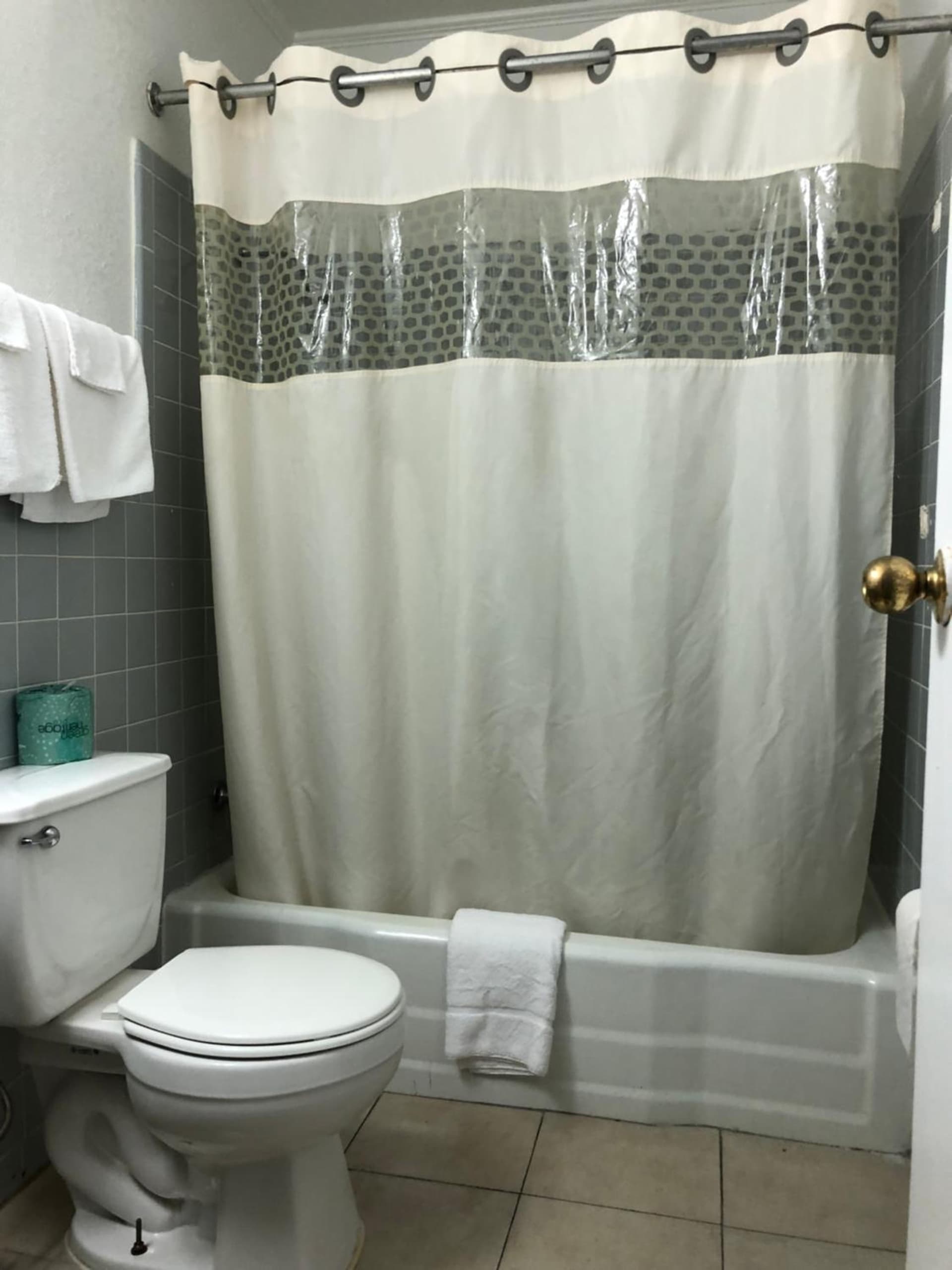 Deluxe Inn property views in Natchez, MS — gallery photo 3