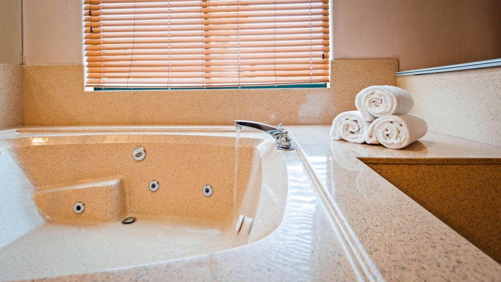 Best Western Plus Suites Hotel - LAX Airport LA Stadium interior in Inglewood, CA — gallery photo 2