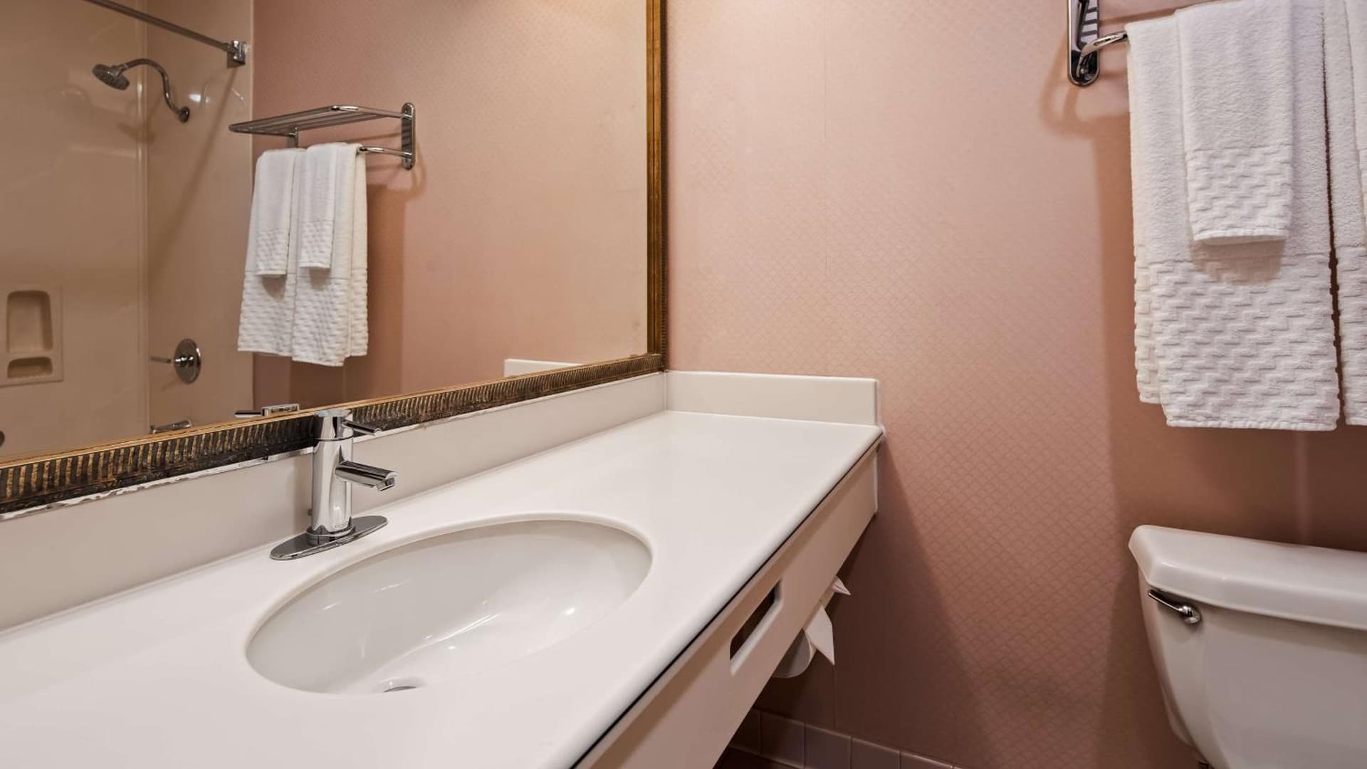 Best Western Plus Suites Hotel - LAX Airport LA Stadium property views in Inglewood, CA — gallery photo 3