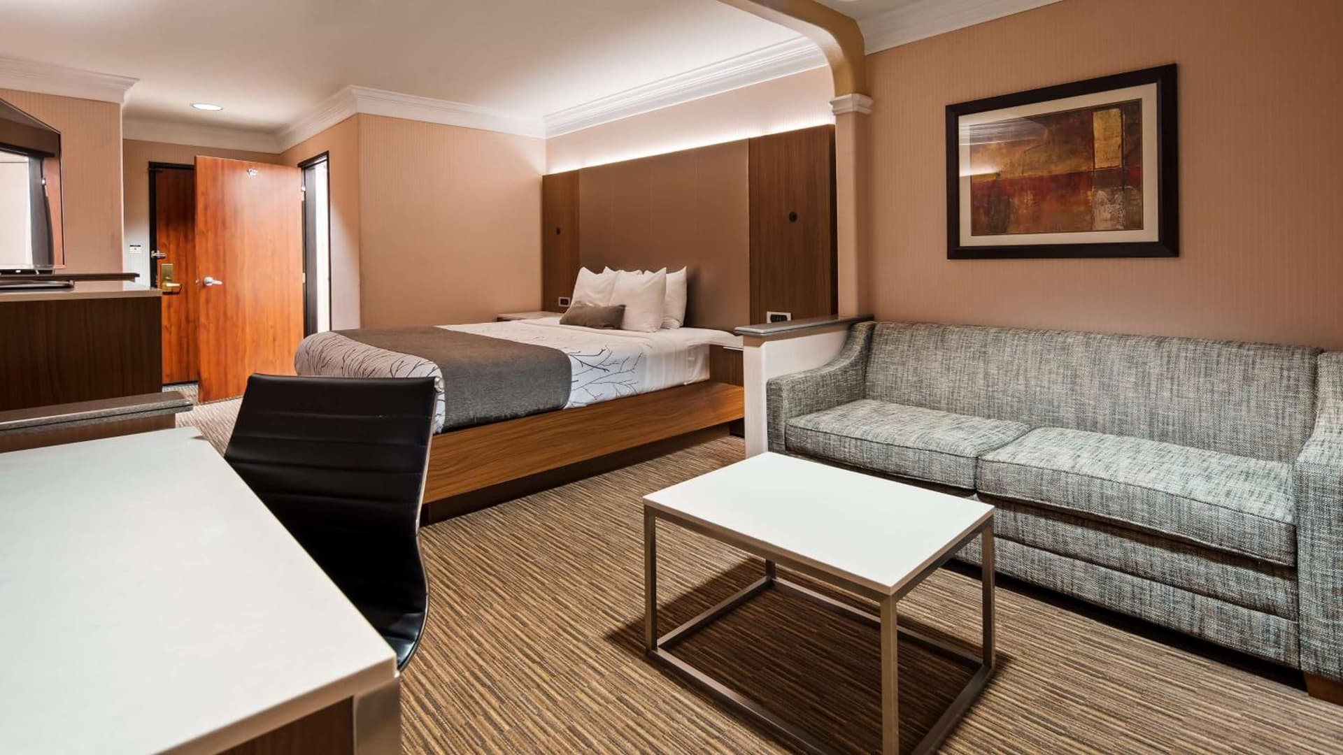 Best Western Plus Suites Hotel - LAX Airport LA Stadium gallery photo in Inglewood, CA — image 12