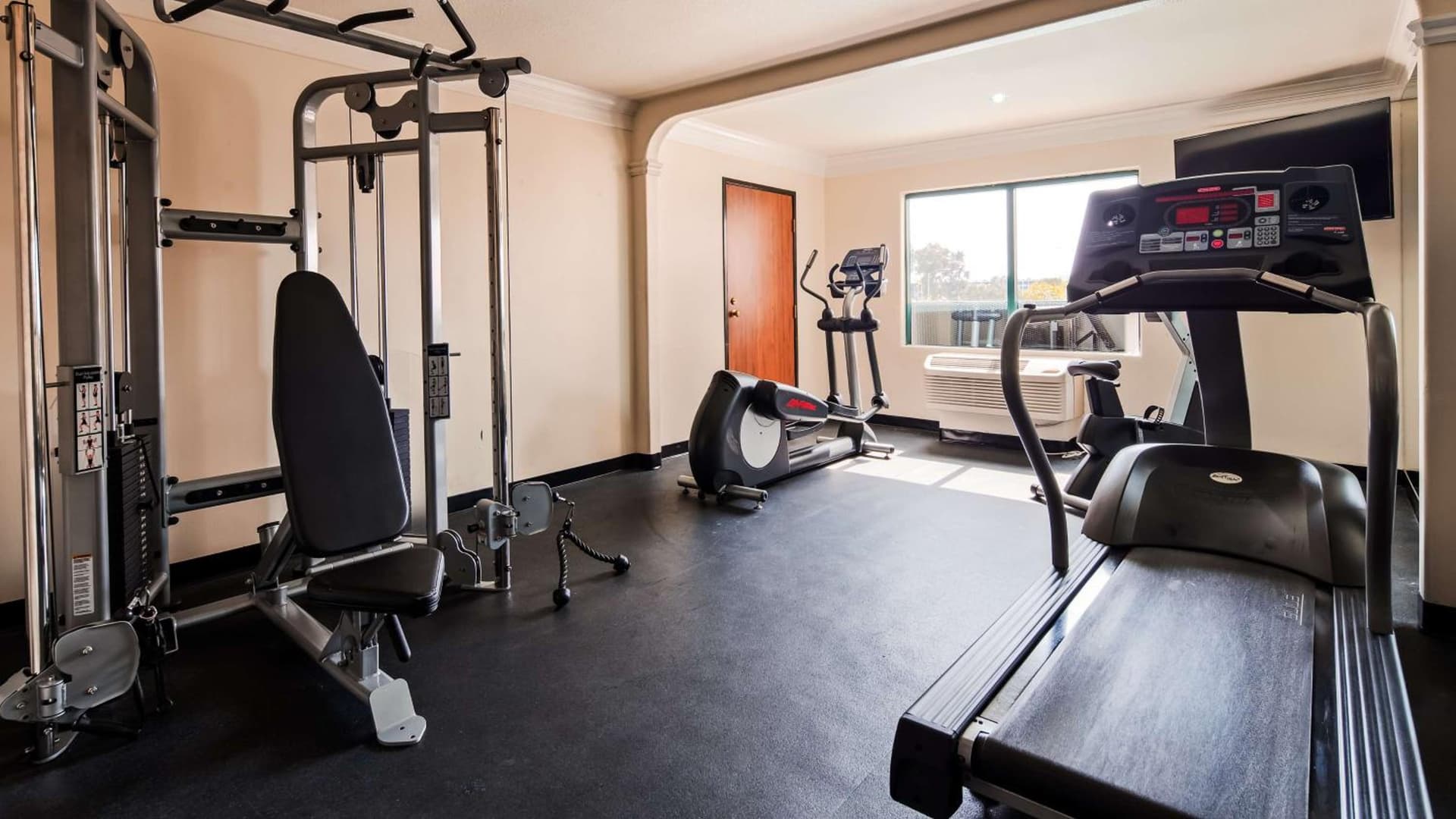 Best Western Plus Suites Hotel - LAX Airport LA Stadium gallery photo in Inglewood, CA — image 24