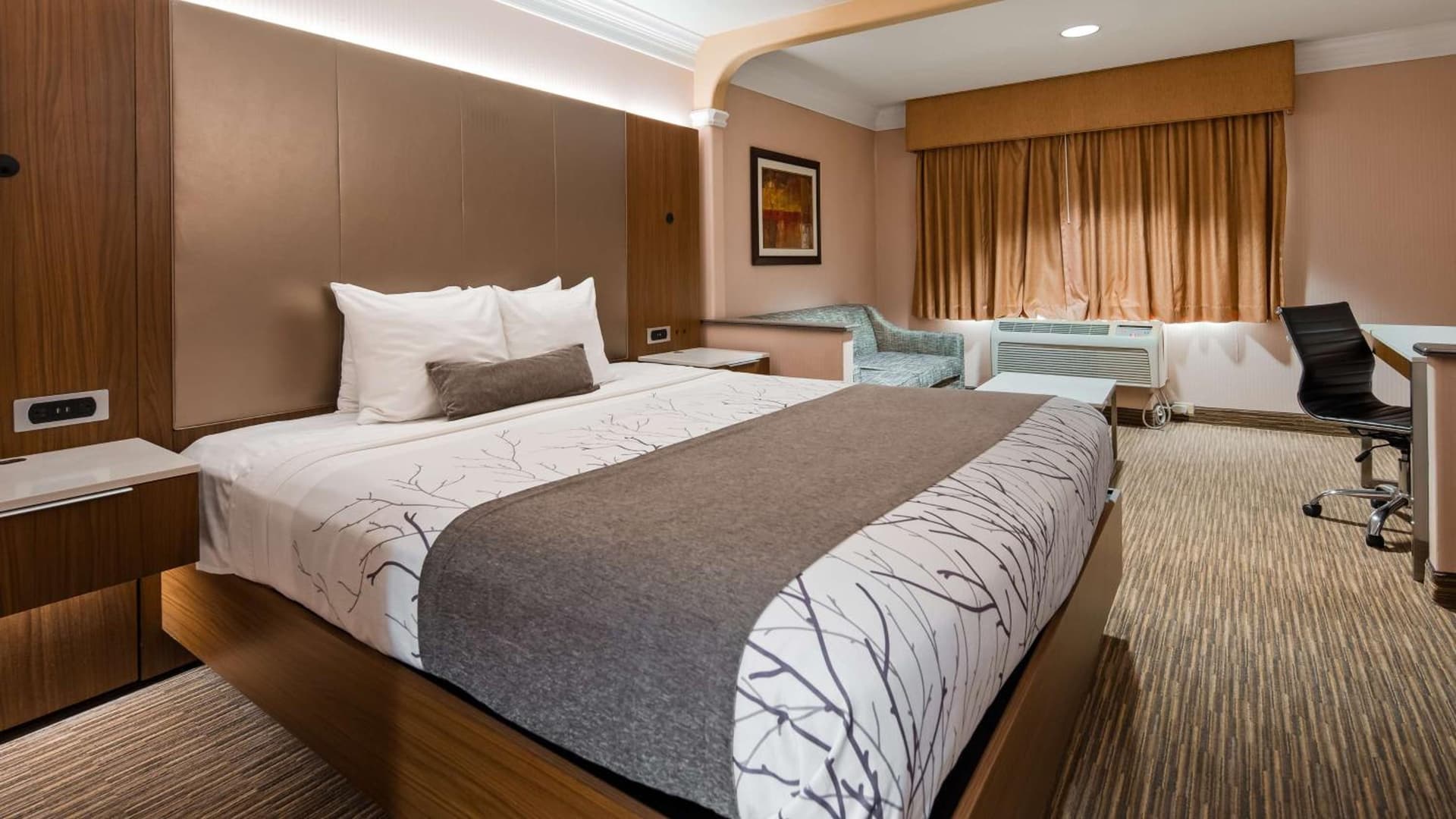 Best Western Plus Suites Hotel - LAX Airport LA Stadium gallery photo in Inglewood, CA — image 26