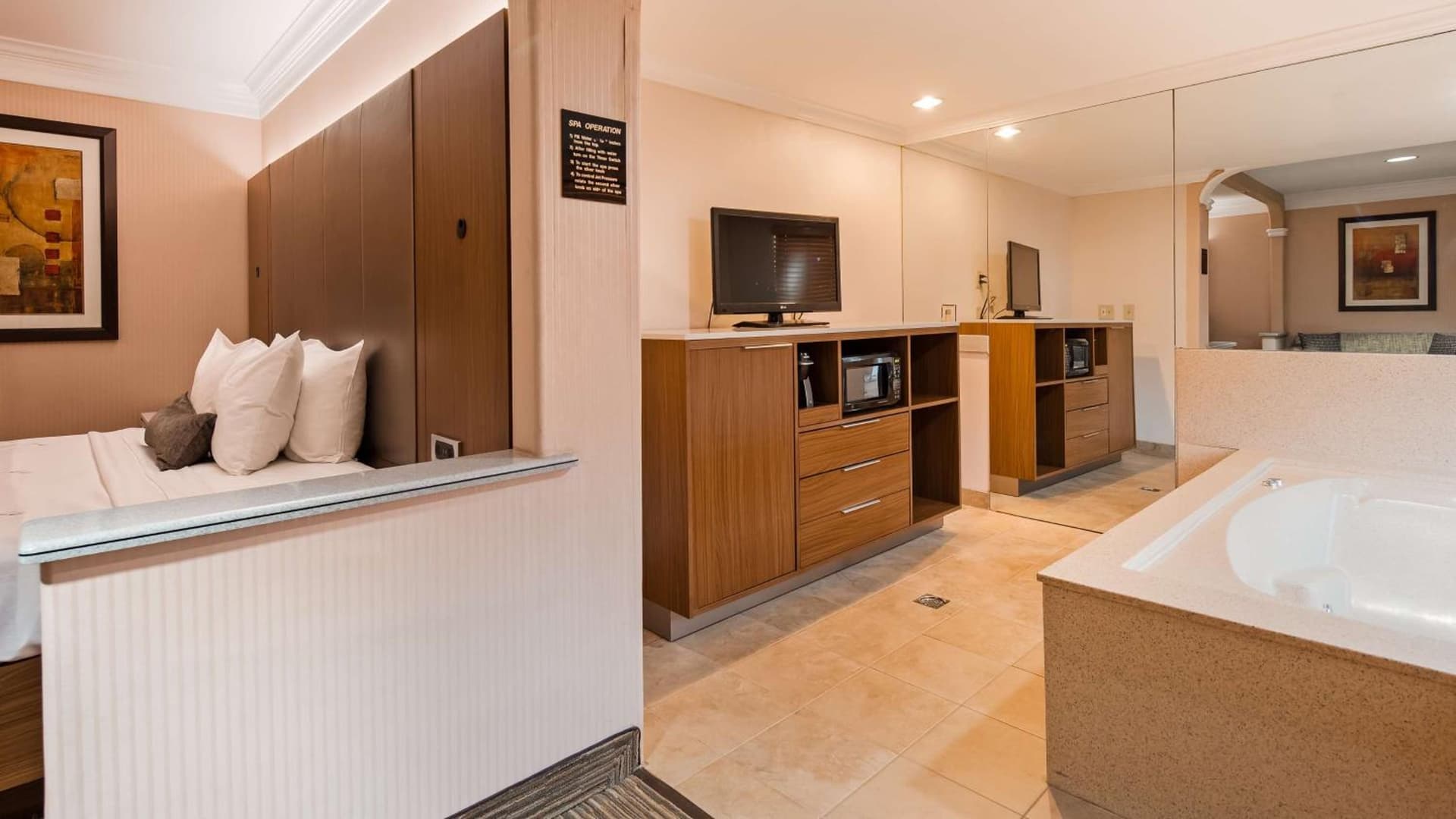 Best Western Plus Suites Hotel - LAX Airport LA Stadium gallery photo in Inglewood, CA — image 6