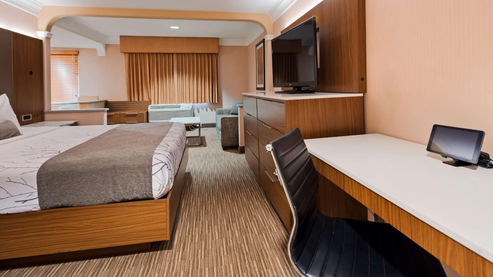 Best Western Plus Suites Hotel - LAX Airport LA Stadium gallery photo in Inglewood, CA — image 4
