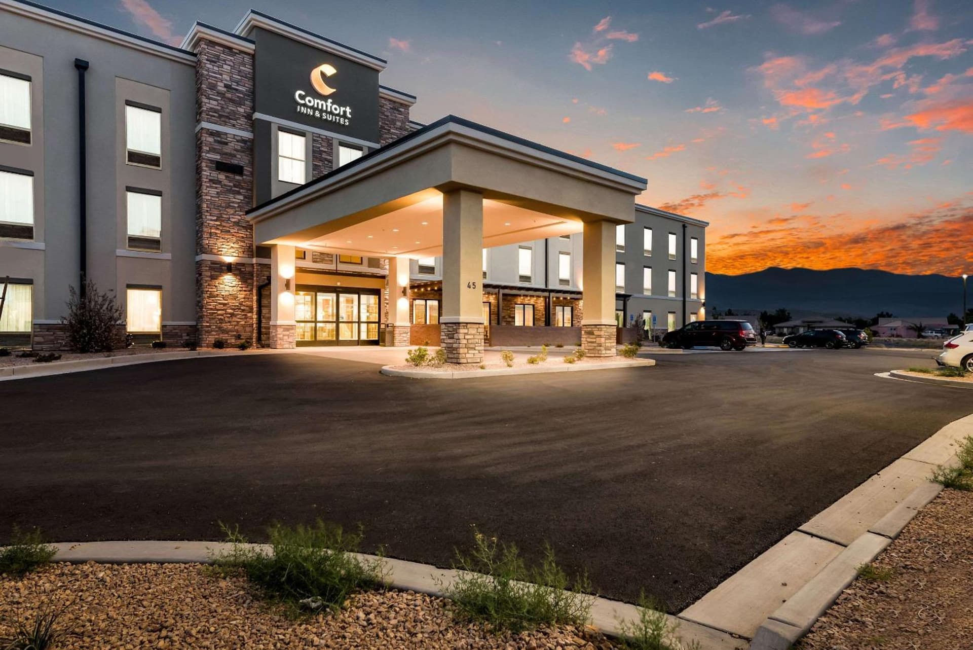 Comfort Inn & Suites Zion Park Area interior in Hurricane, UT — gallery photo 2