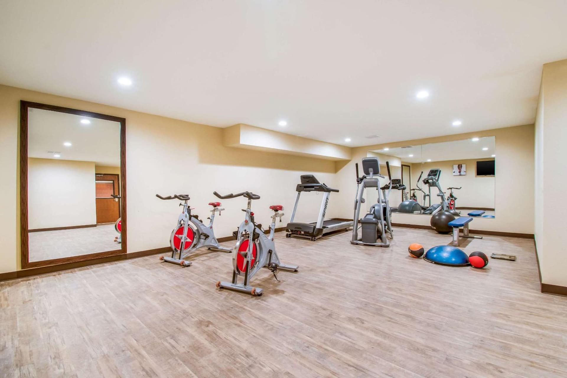 Comfort Inn & Suites Harrisburg - Hershey West gallery photo in Harrisburg, PA — image 30