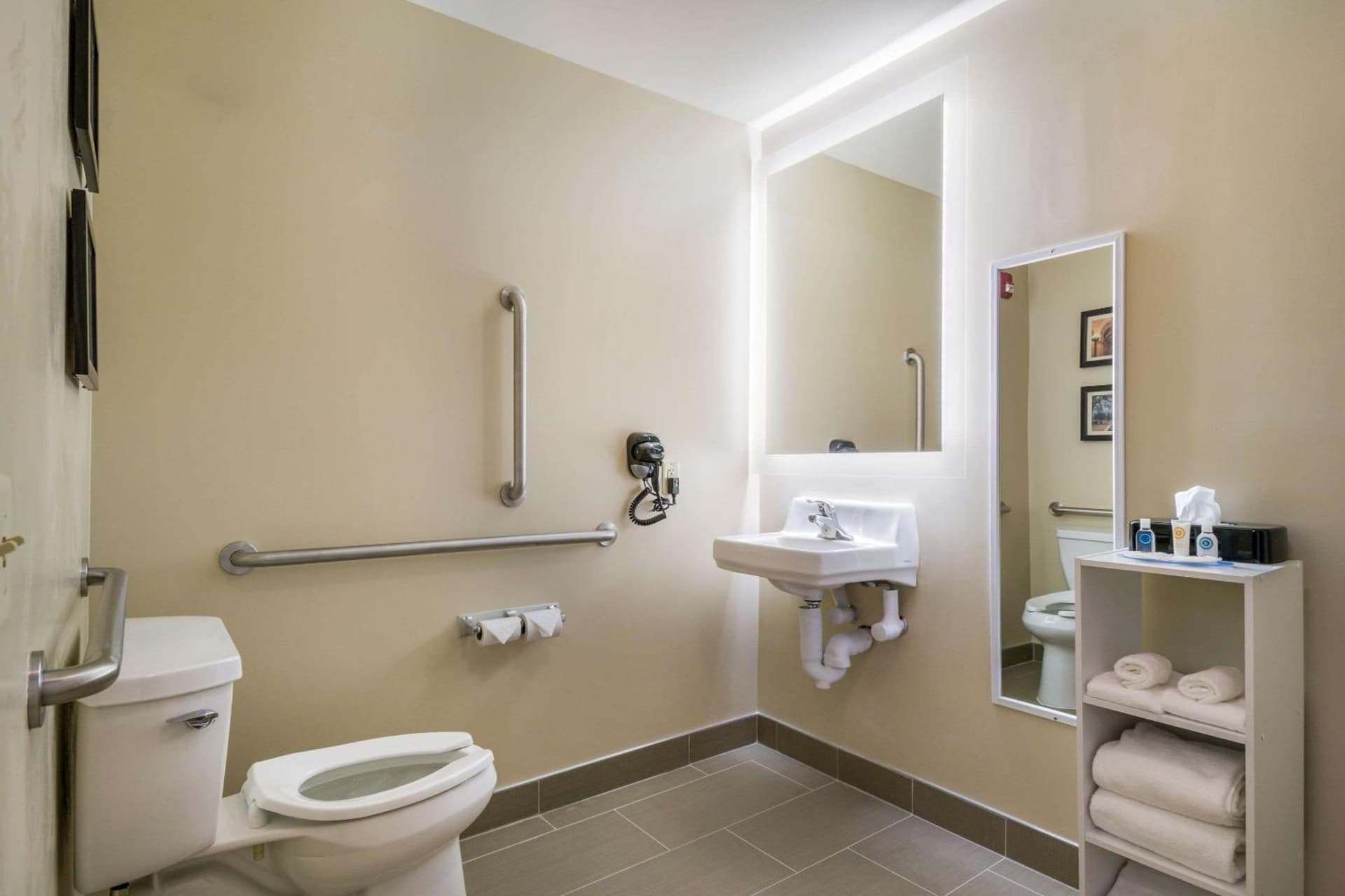 Comfort Inn & Suites Harrisburg - Hershey West gallery photo in Harrisburg, PA — image 5