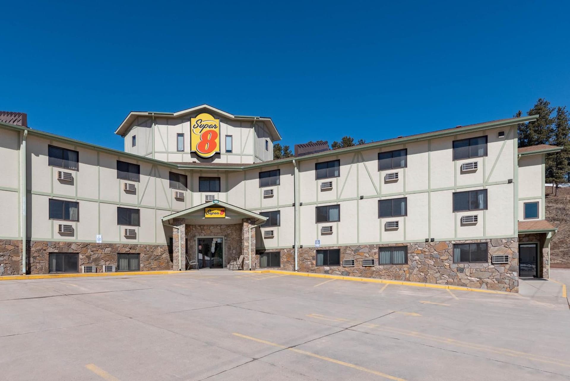 Super 8 by Wyndham Hill City/Mt Rushmore/ Area interior in Hill City, SD — gallery photo 2