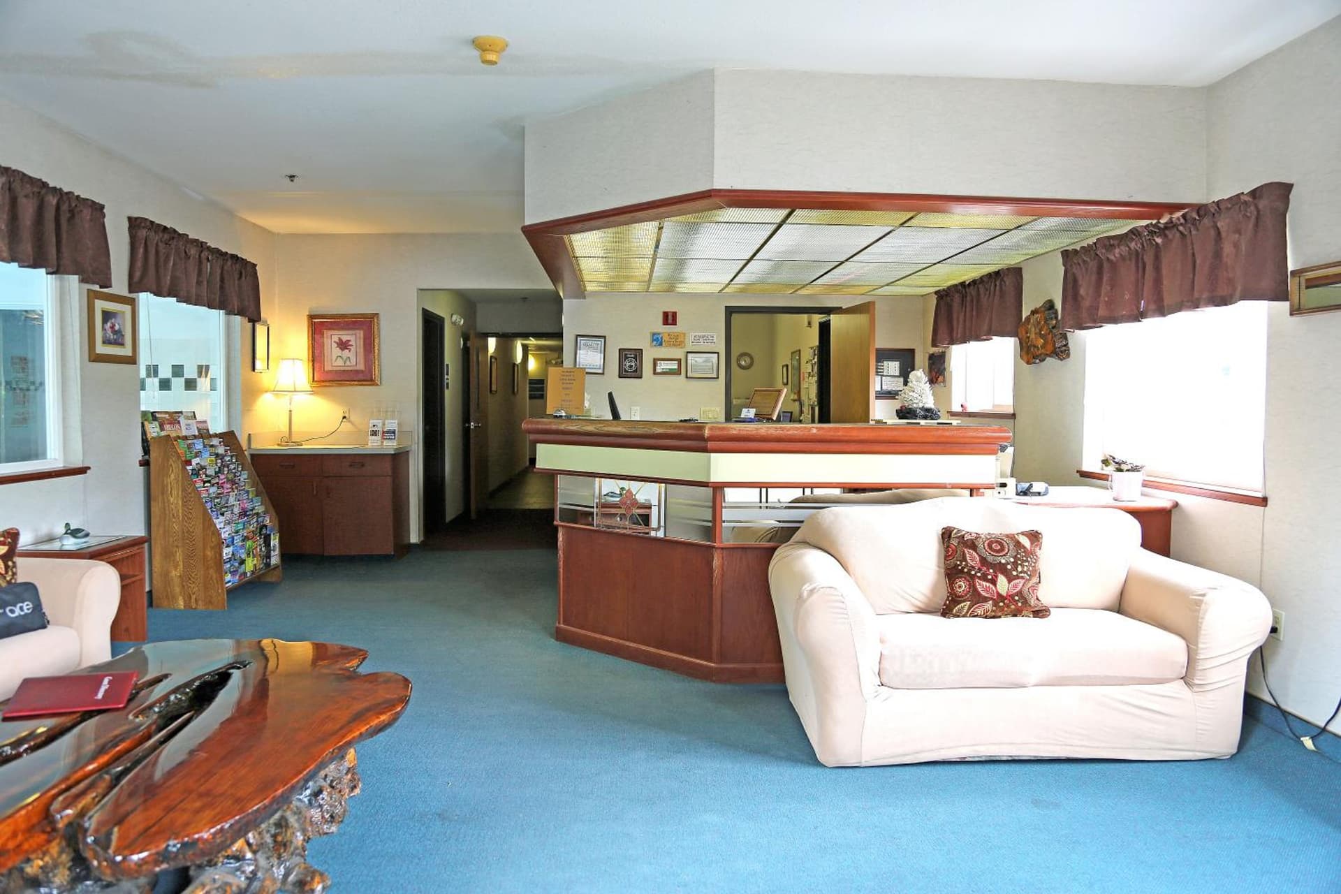 Americas Best Value Inn & Suites-Forest Grove/Hillsboro interior in Forest Grove, OR — gallery photo 2