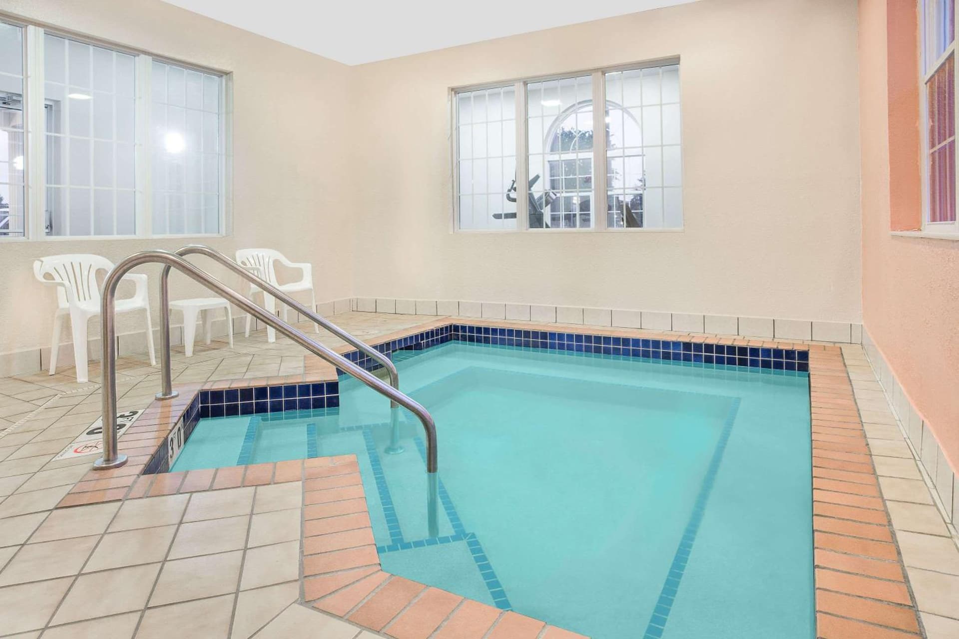 Microtel Inn and Suites by Wyndham Appleton gallery photo in Appleton, WI — image 18