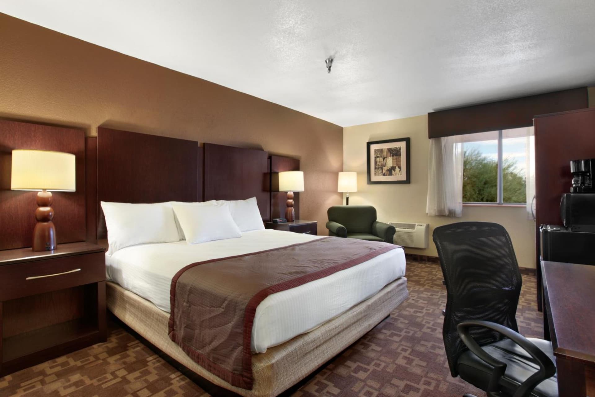 Rodeway Inn & Suites Chandler - Phoenix South I-10 gallery photo in Chandler, AZ — image 9