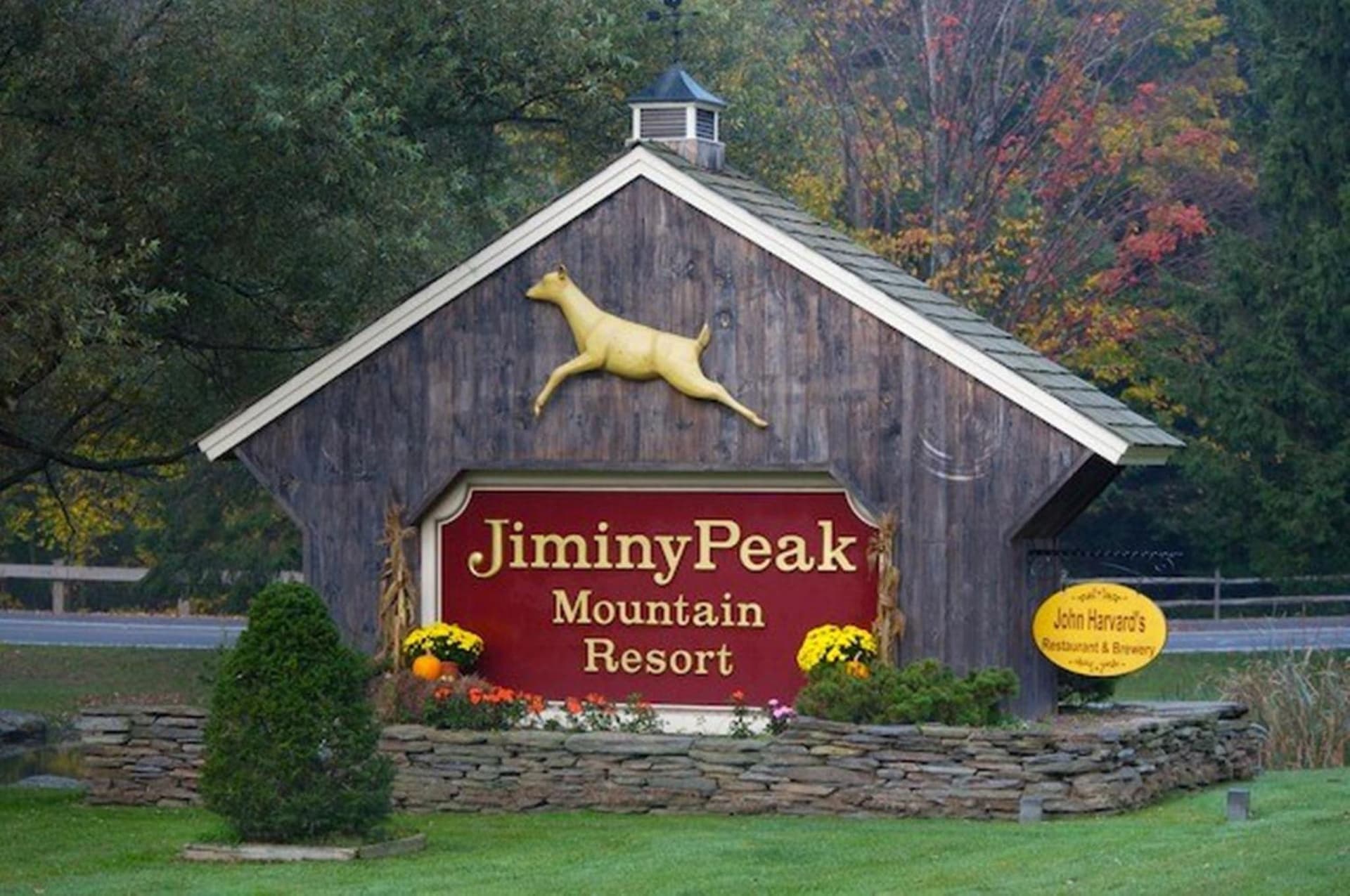 Jiminy Peak Mountain Resort property views in Hancock — gallery photo 3