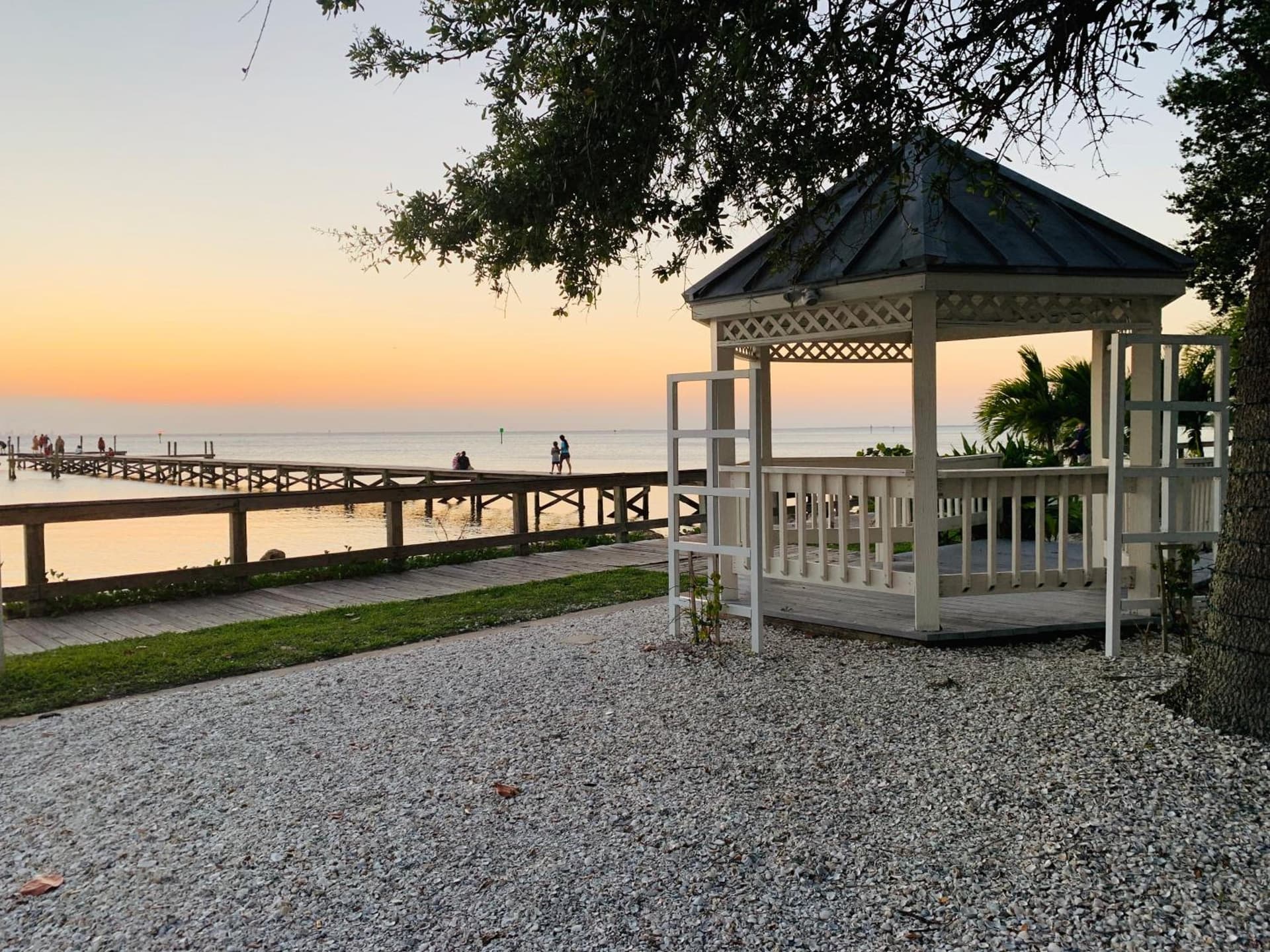 TAMPA BAY, BEACH step away, WIFI, FREE PARKING,POOLS, JACUZZI gallery photo in Ruskin, FL — image 78