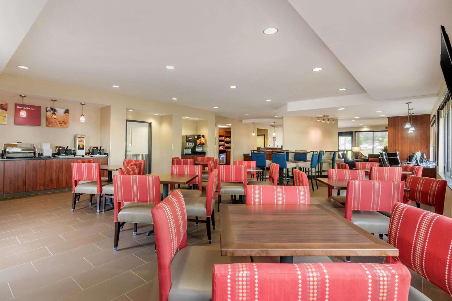 Comfort Suites Speedway - Kansas City gallery photo in Kansas City, KS — image 19