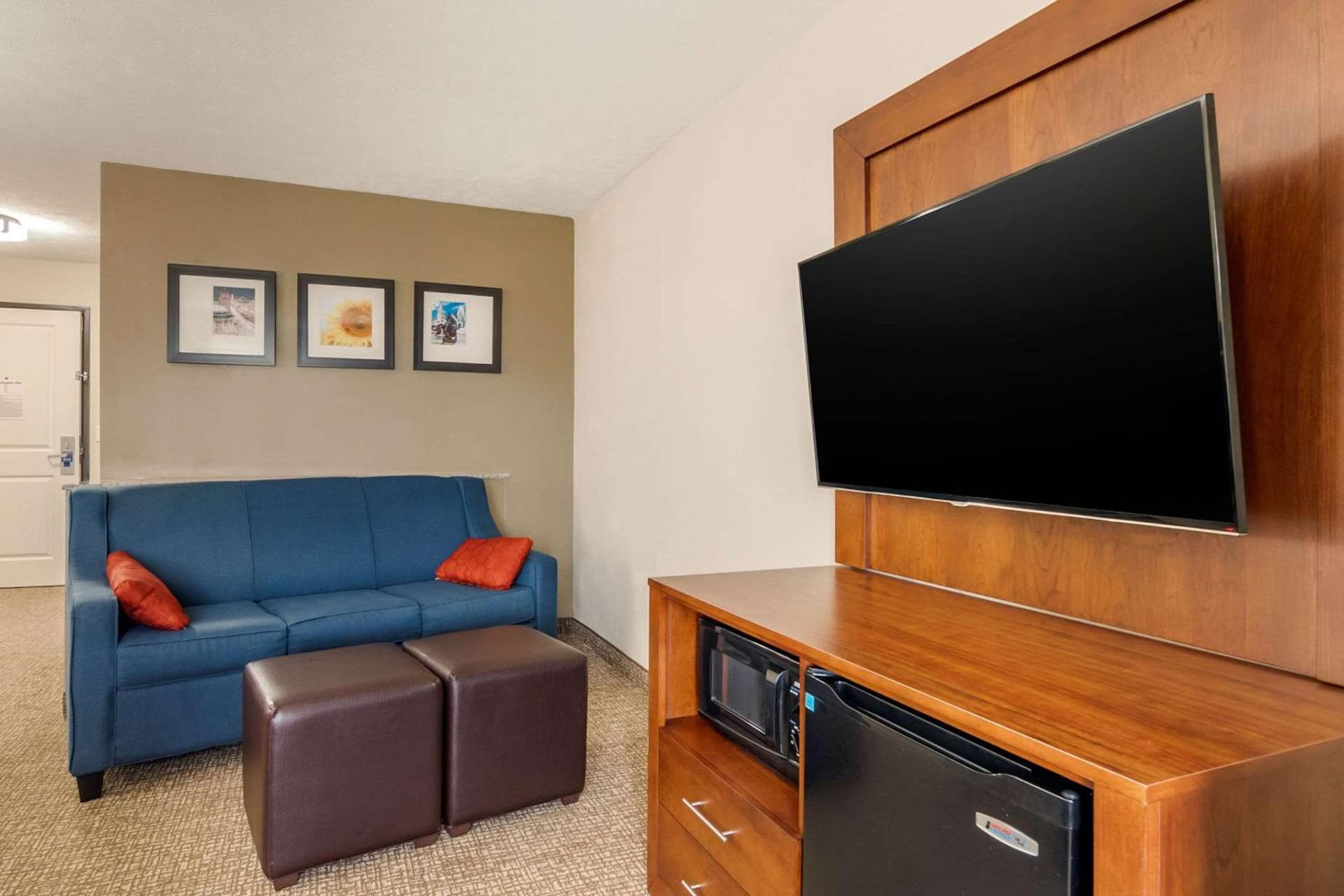 Comfort Suites Speedway - Kansas City property views in Kansas City, KS — gallery photo 3