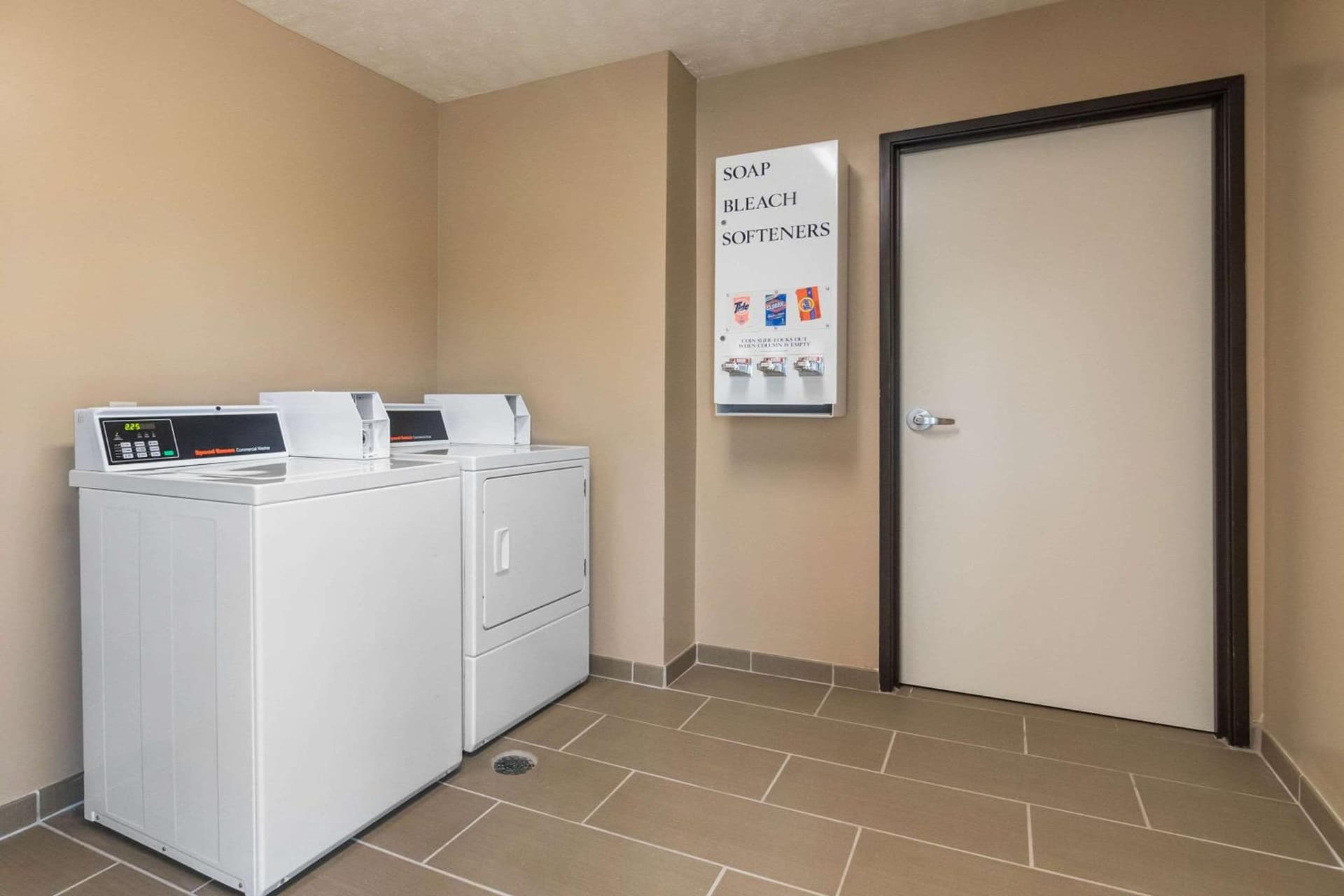 Comfort Suites Speedway - Kansas City gallery photo in Kansas City, KS — image 8