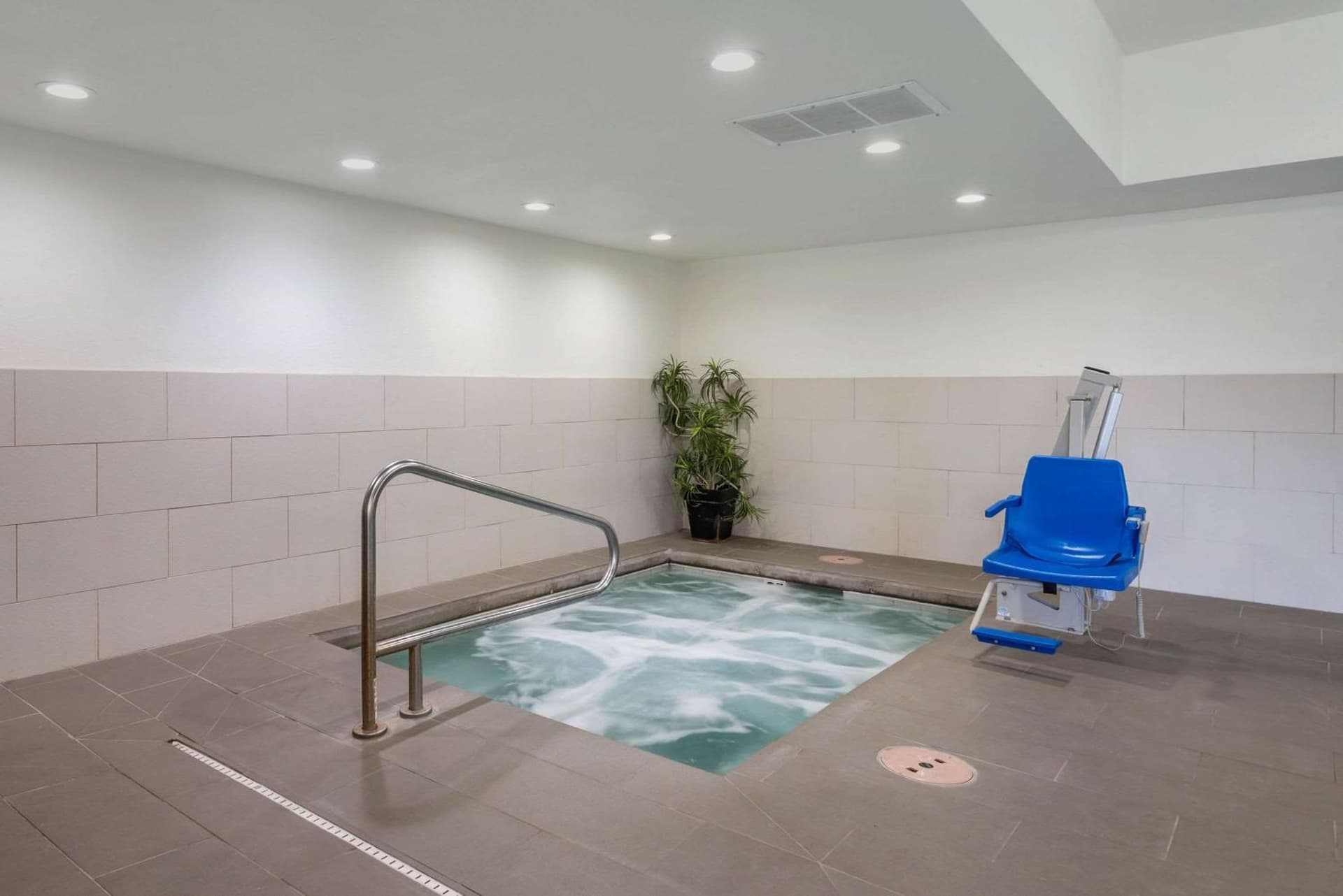 Comfort Suites Fort Collins Near University gallery photo in Fort Collins, CO — image 28