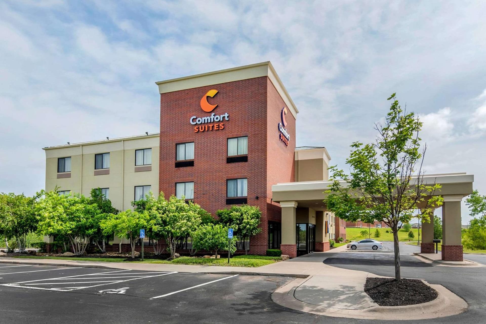 Comfort Suites Speedway - Kansas City property views in Kansas City, KS — gallery photo 3