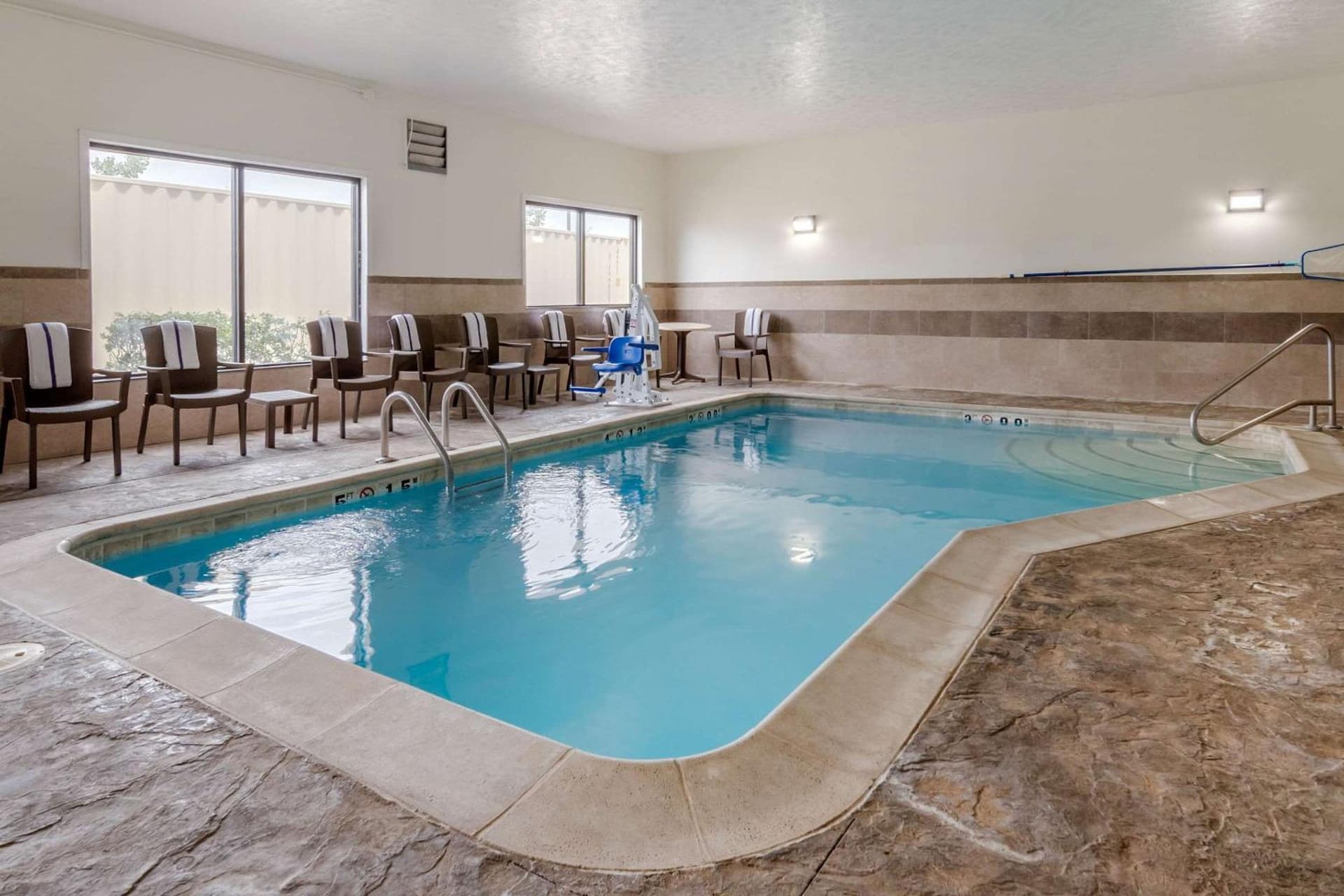 Comfort Suites Speedway - Kansas City gallery photo in Kansas City, KS — image 31