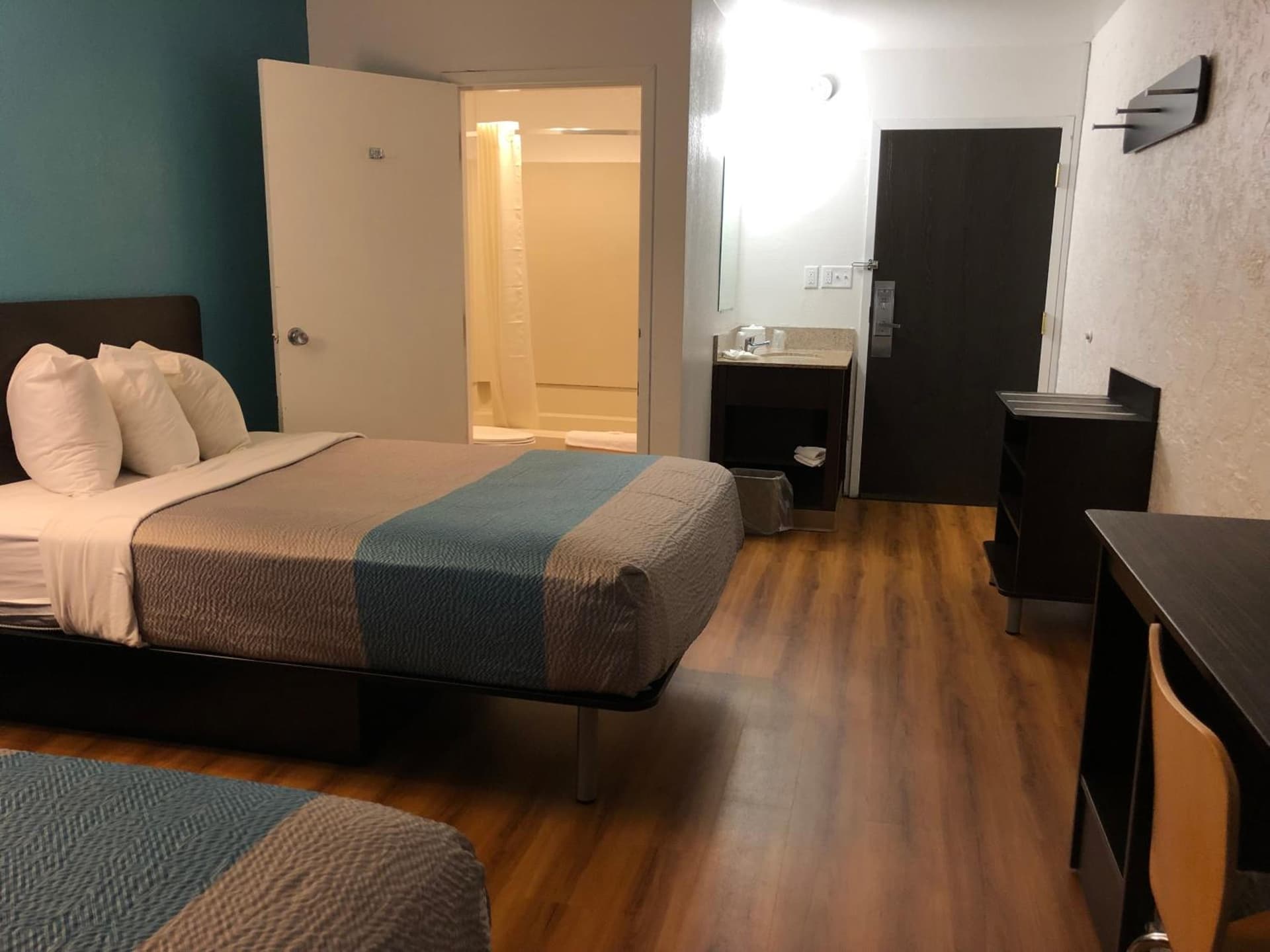 Days Inn by Wyndham La Crosse gallery photo in La Crosse, WI — image 23