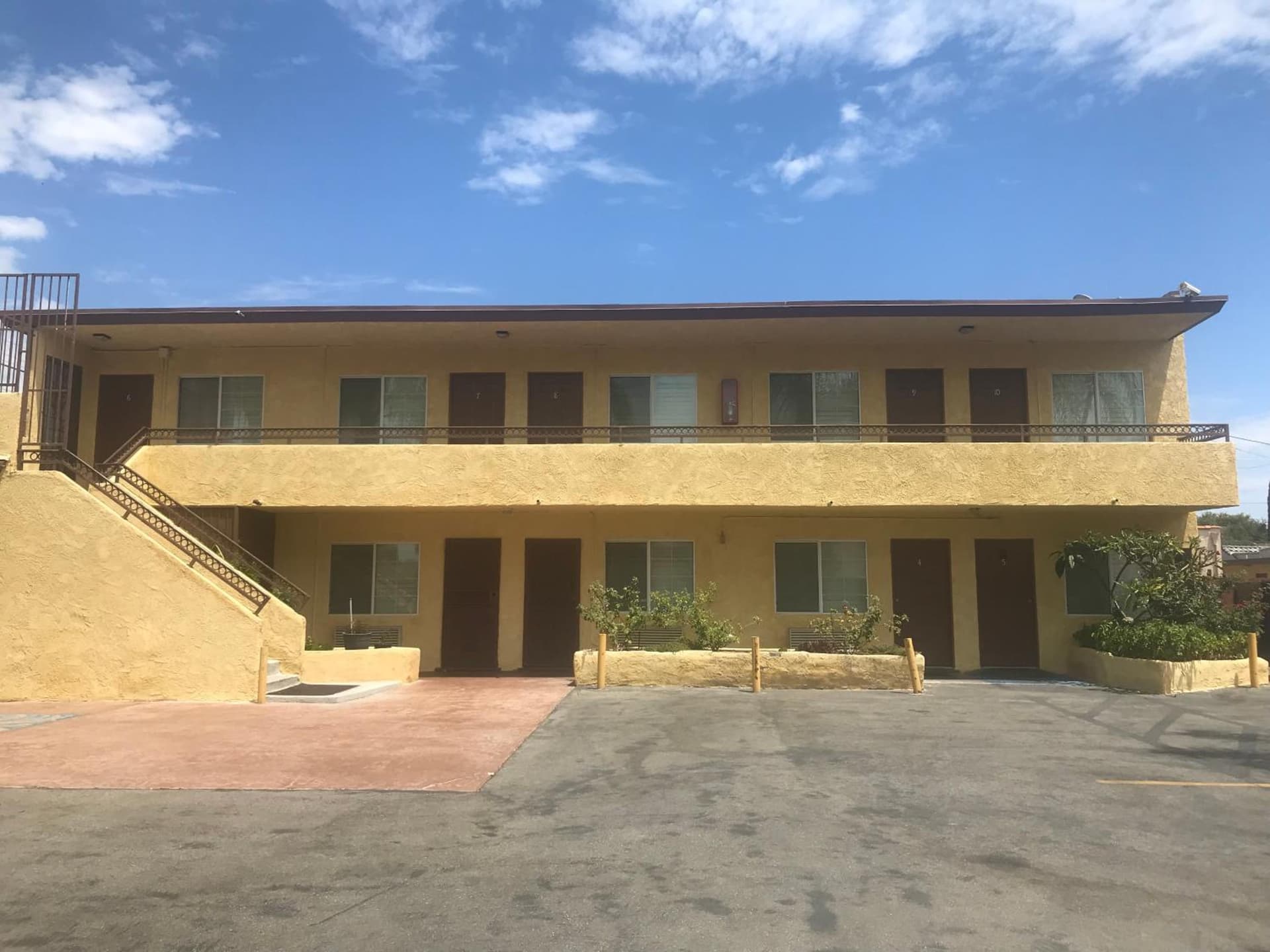 All 8 Motel property views in Long Beach, CA — gallery photo 3