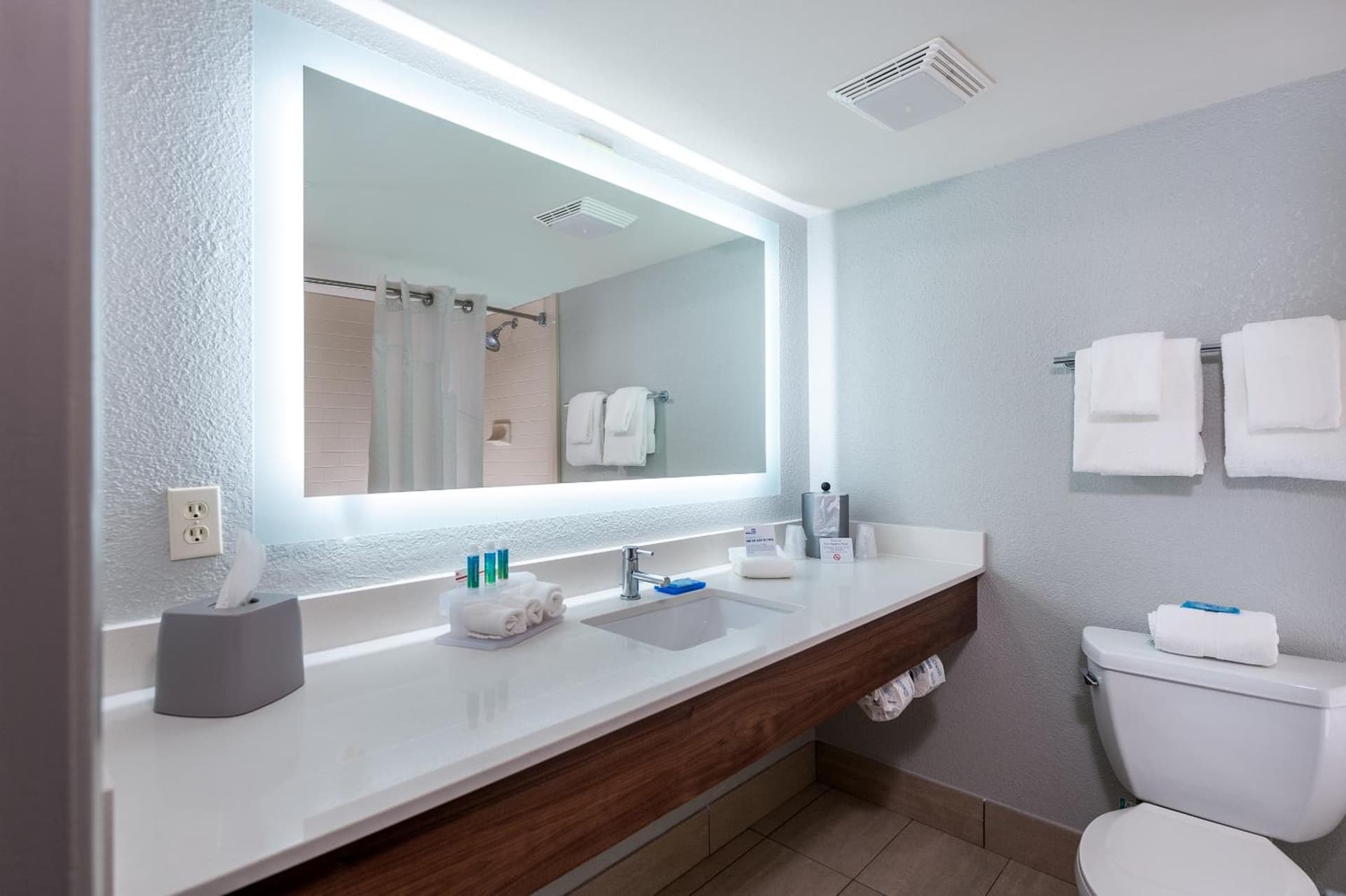 Holiday Inn Express Cape Coral-Fort Myers Area by IHG gallery photo in Cape Coral, FL — image 13
