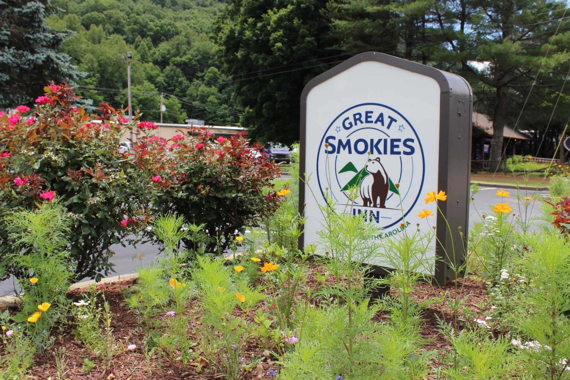 Great Smokies Inn - Cherokee interior in Cherokee, NC — gallery photo 2