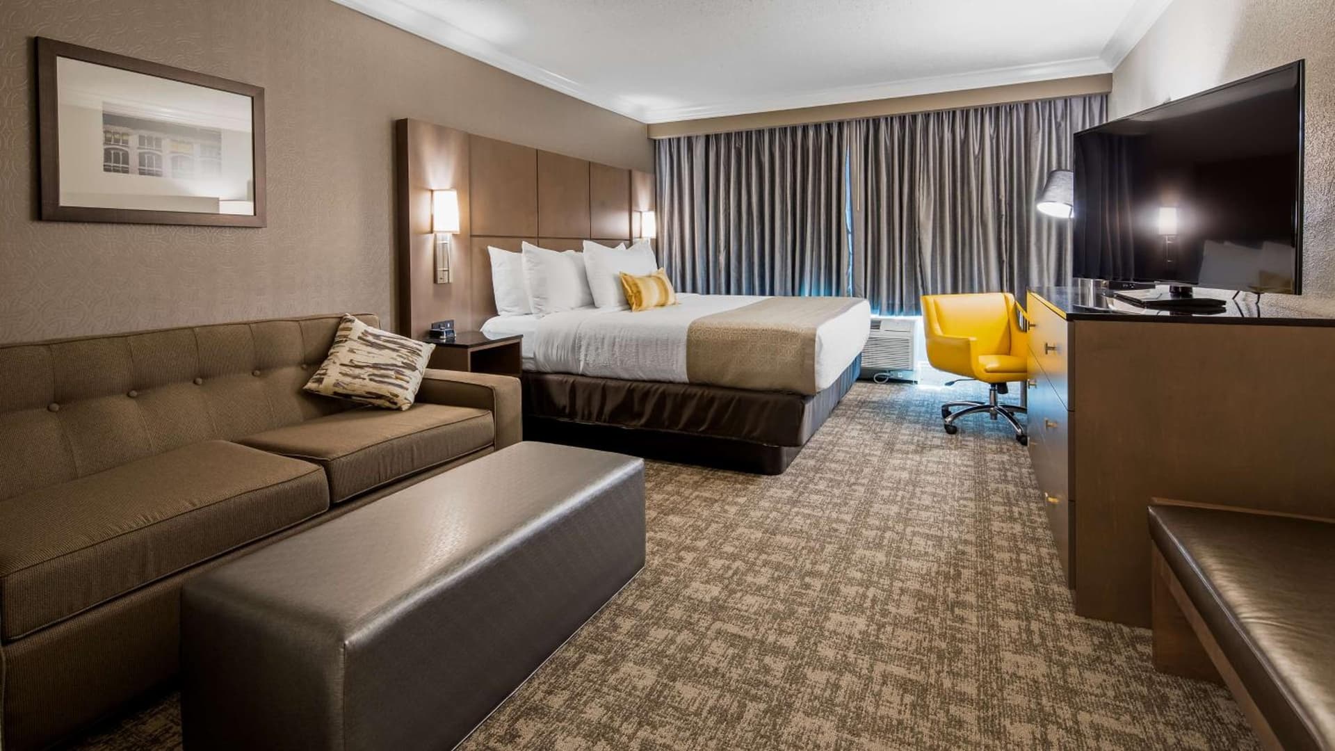 Cottonwood Airport & Expo Hotel Louisville property views in Louisville, KY — gallery photo 3