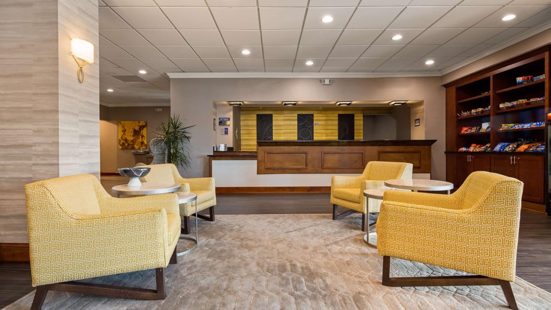 Cottonwood Airport & Expo Hotel Louisville interior in Louisville, KY — gallery photo 2
