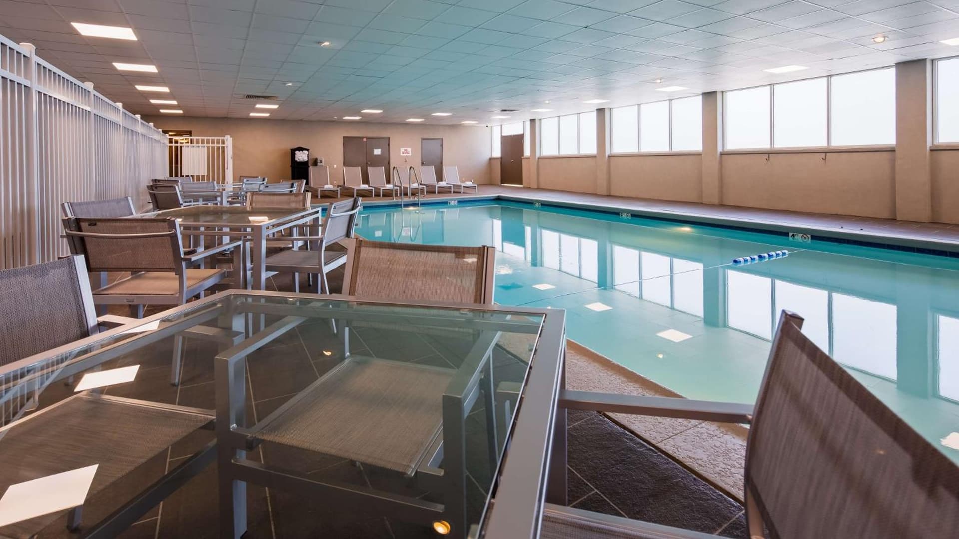 Cottonwood Airport & Expo Hotel Louisville gallery photo in Louisville, KY — image 38