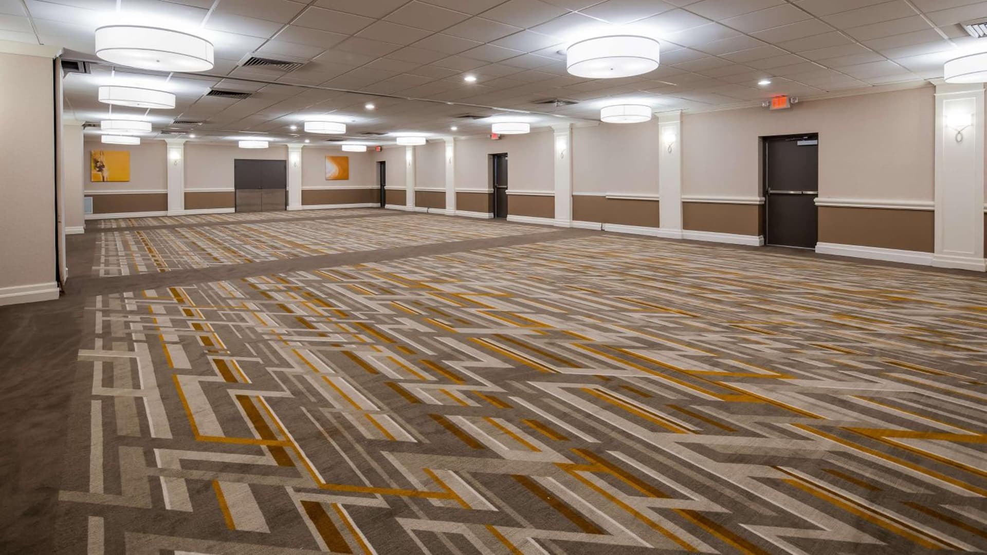 Cottonwood Airport & Expo Hotel Louisville interior in Louisville, KY — gallery photo 2