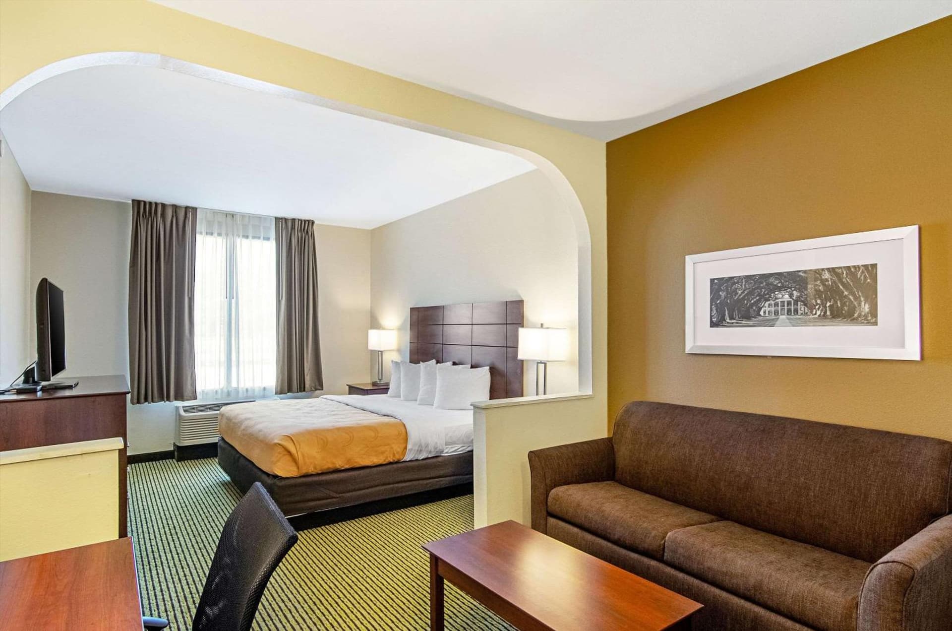 Quality Inn & Suites Near Tanger Outlet Mall property views in Gonzales, LA — gallery photo 3