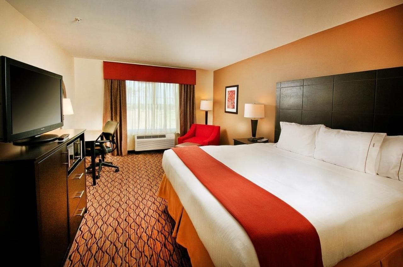 Holiday Inn Express Hotel and Suites Pearsall by IHG property views in Pearsall, TX — gallery photo 3
