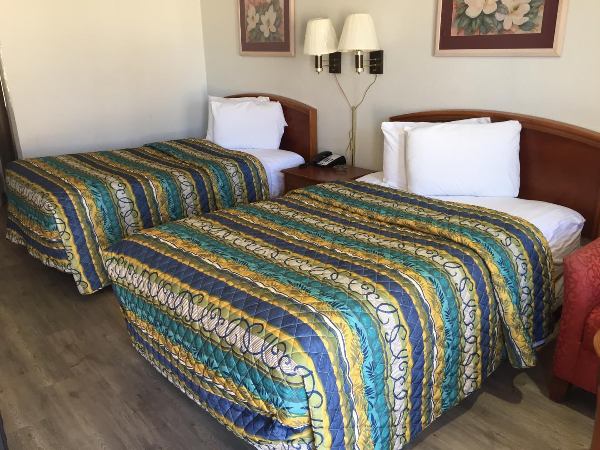 Colonial Inn interior in Shawnee, OK — gallery photo 2
